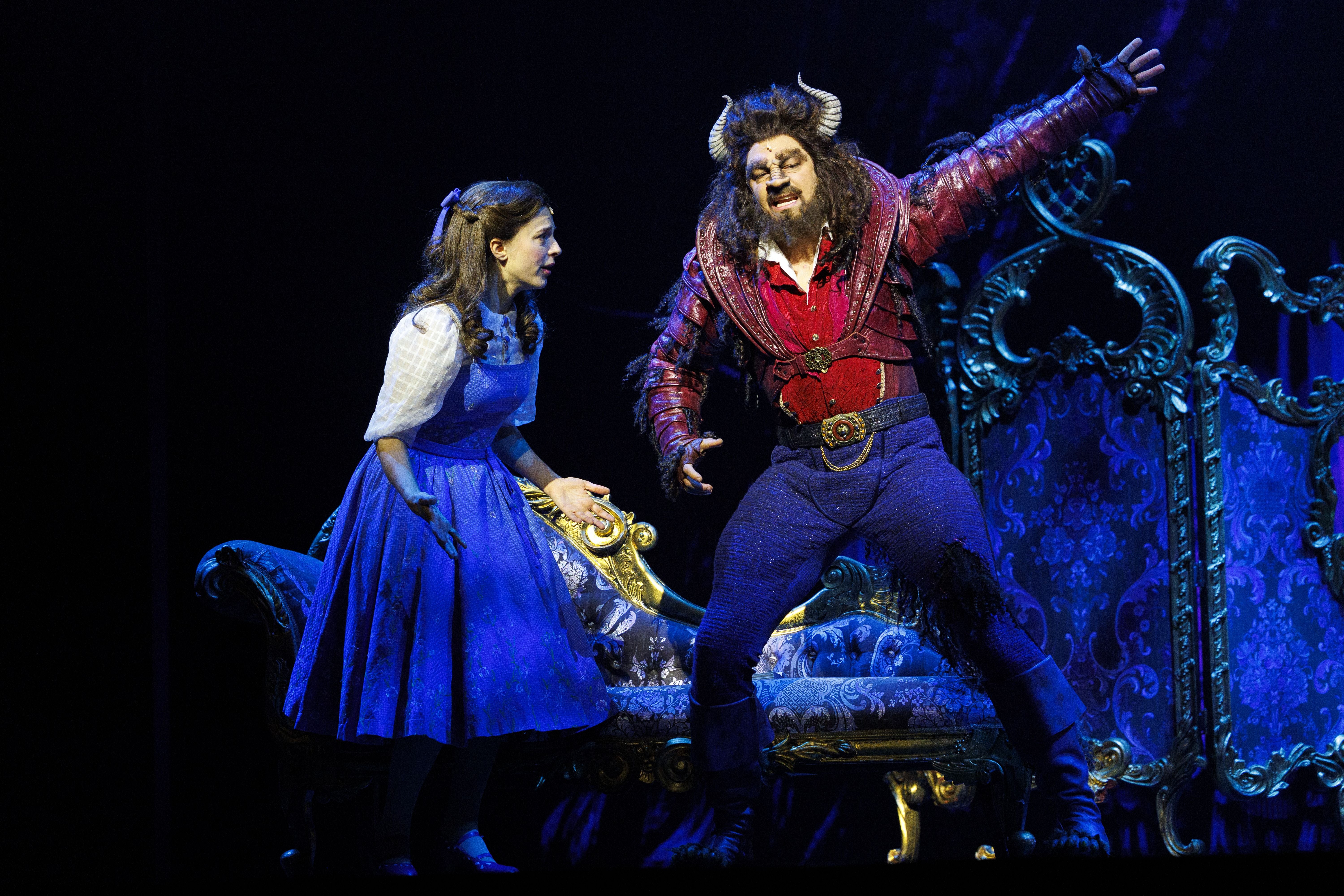 Marlene Jubelius (Belle) und Dominik Hees (Das Biest)