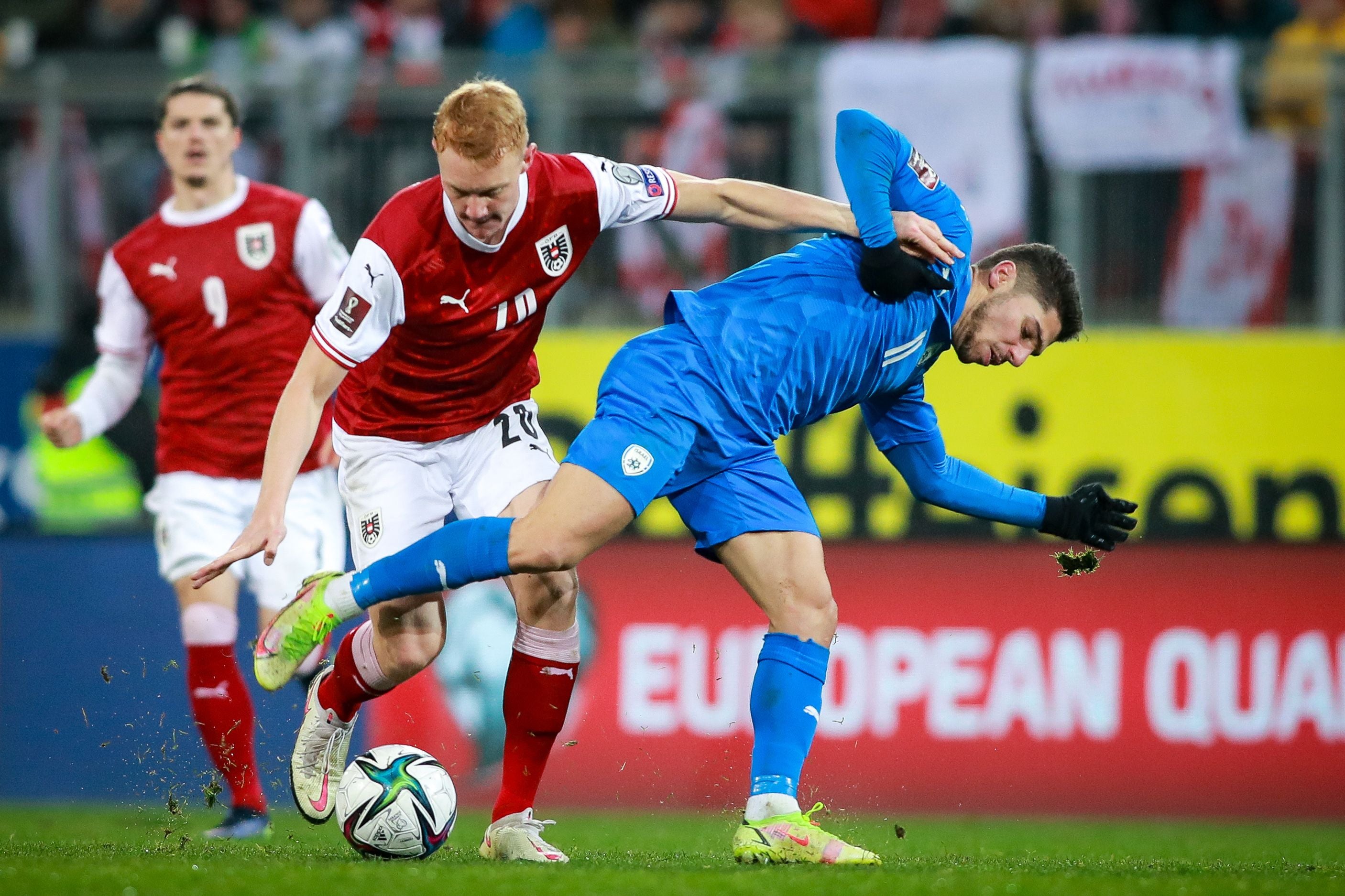 KLAGENFURT,AUSTRIA,12.NOV.21 - SOCCER - FIFA World Cup Qatar 2022, European qualifiers, OEFB international match, Austria vs Israel. Image shows Nicolas Seiwald (AUT) and Manor Solomon (ISR). Photo: GEPA pictures/ Matic Klansek
