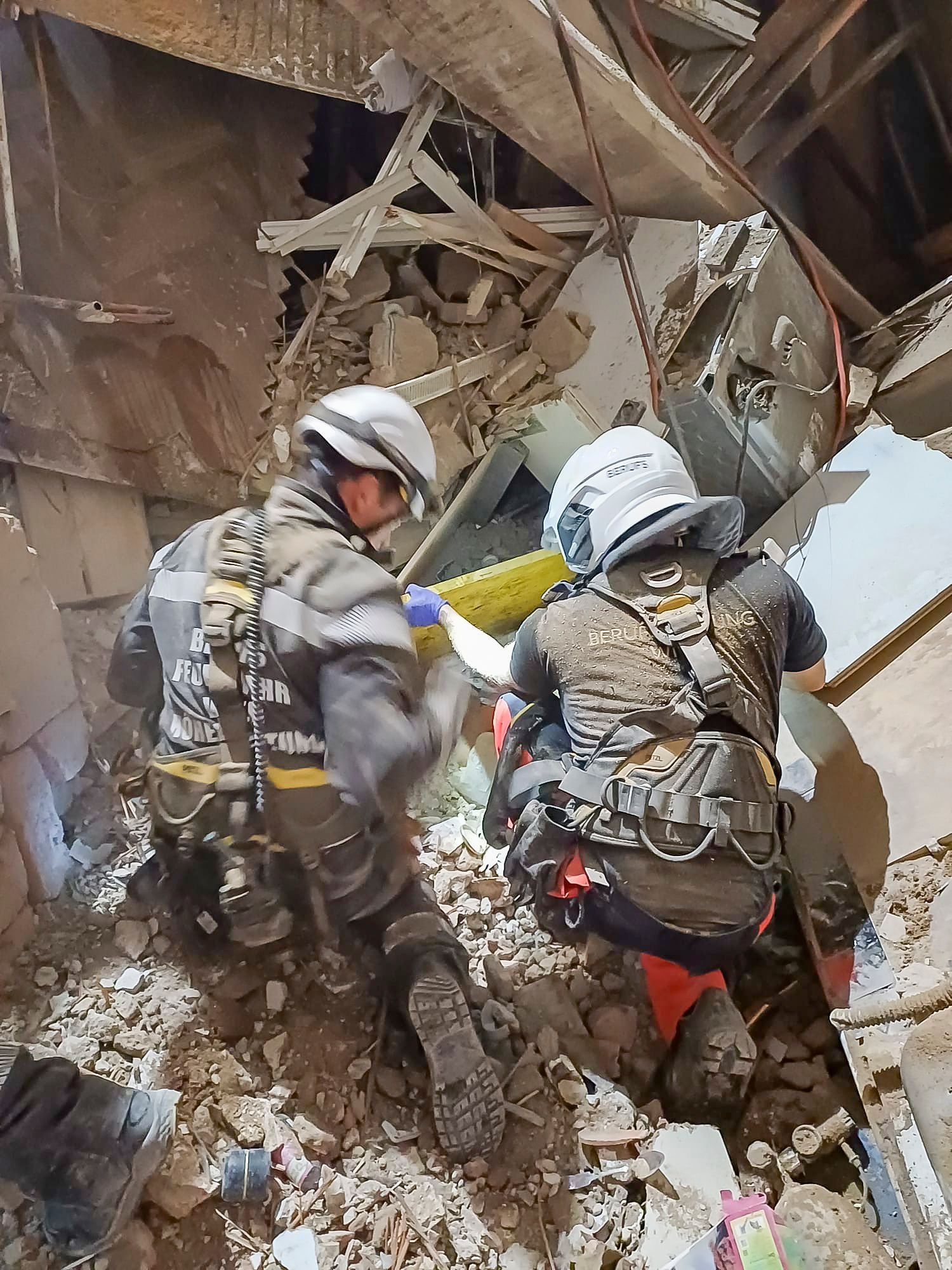 Dramatischer Einsatz für die Florianis gleich neben der Feuerwehrzentrale.