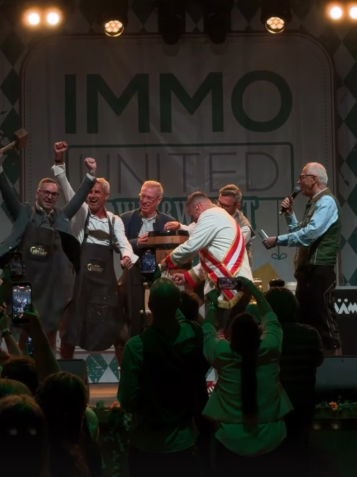 Roland Schmid, Michael Konsel und Peter Stöger beim Bier-Anstich