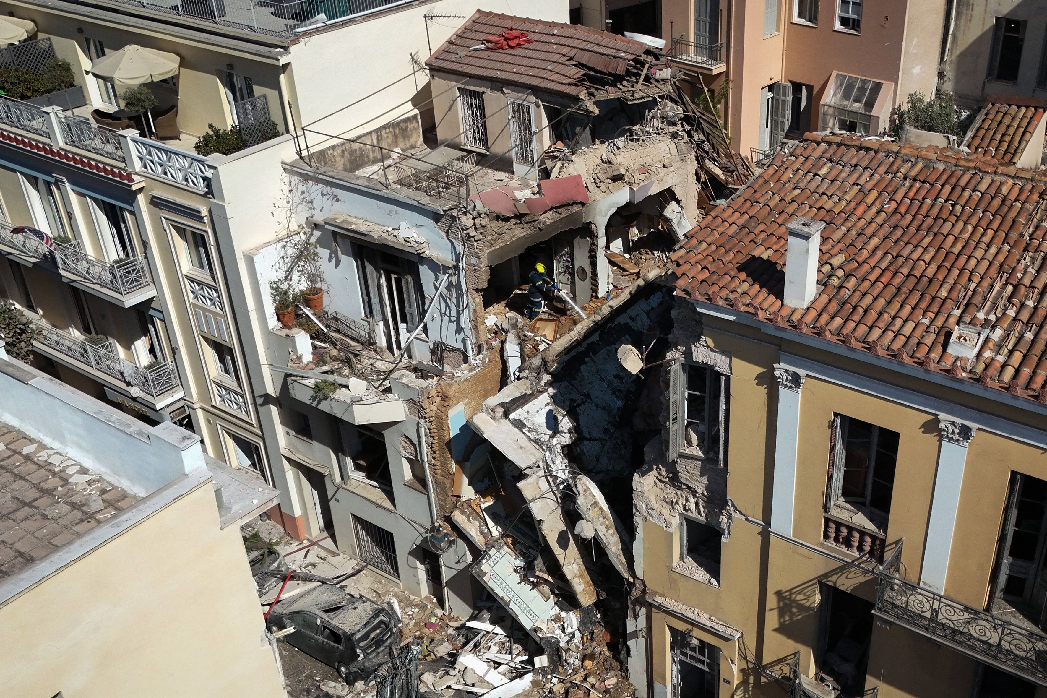 Ein eingestürztes Gebäude in Athen nach einer Explosion.