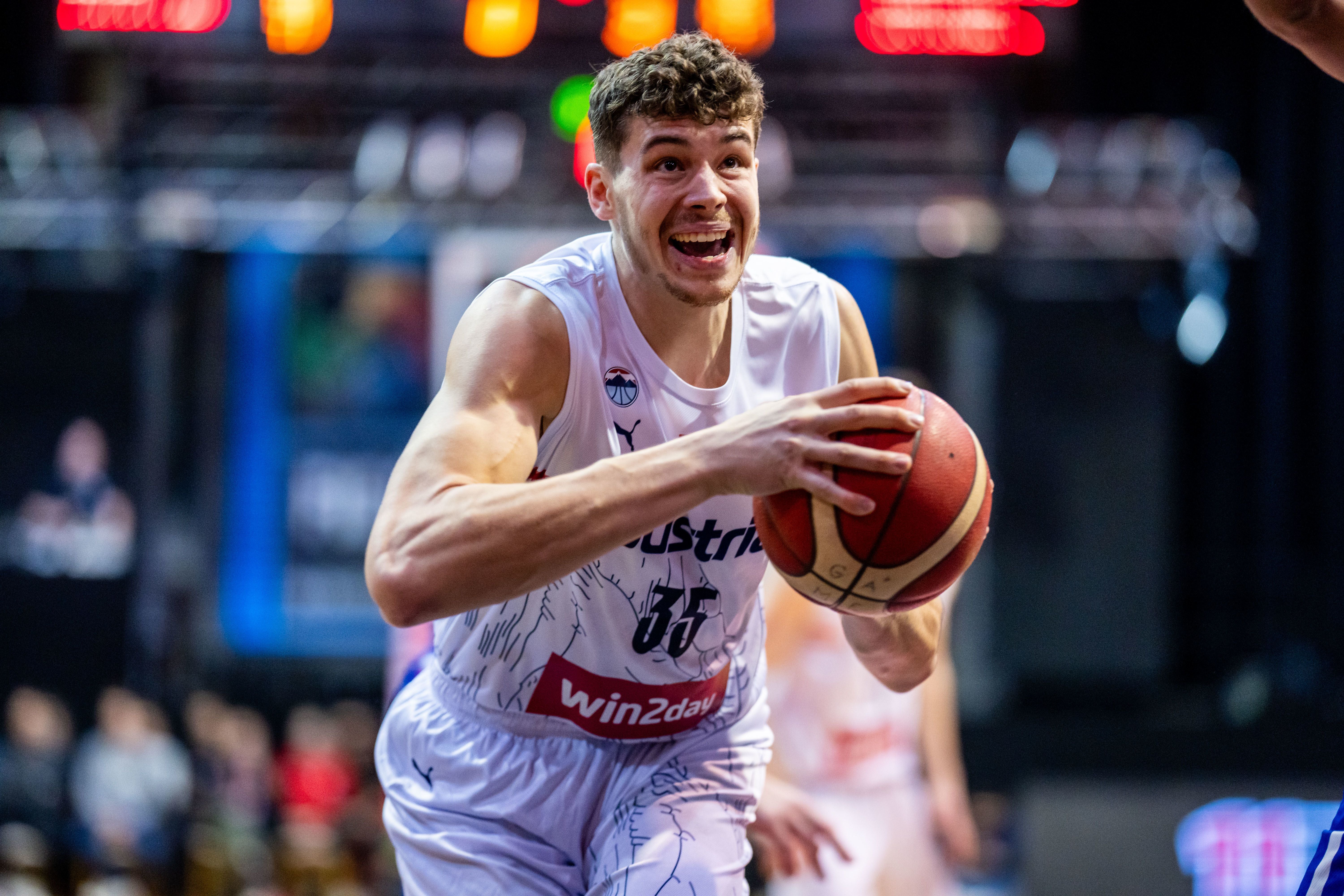 ÖBV-Center Luka Brajkovic.