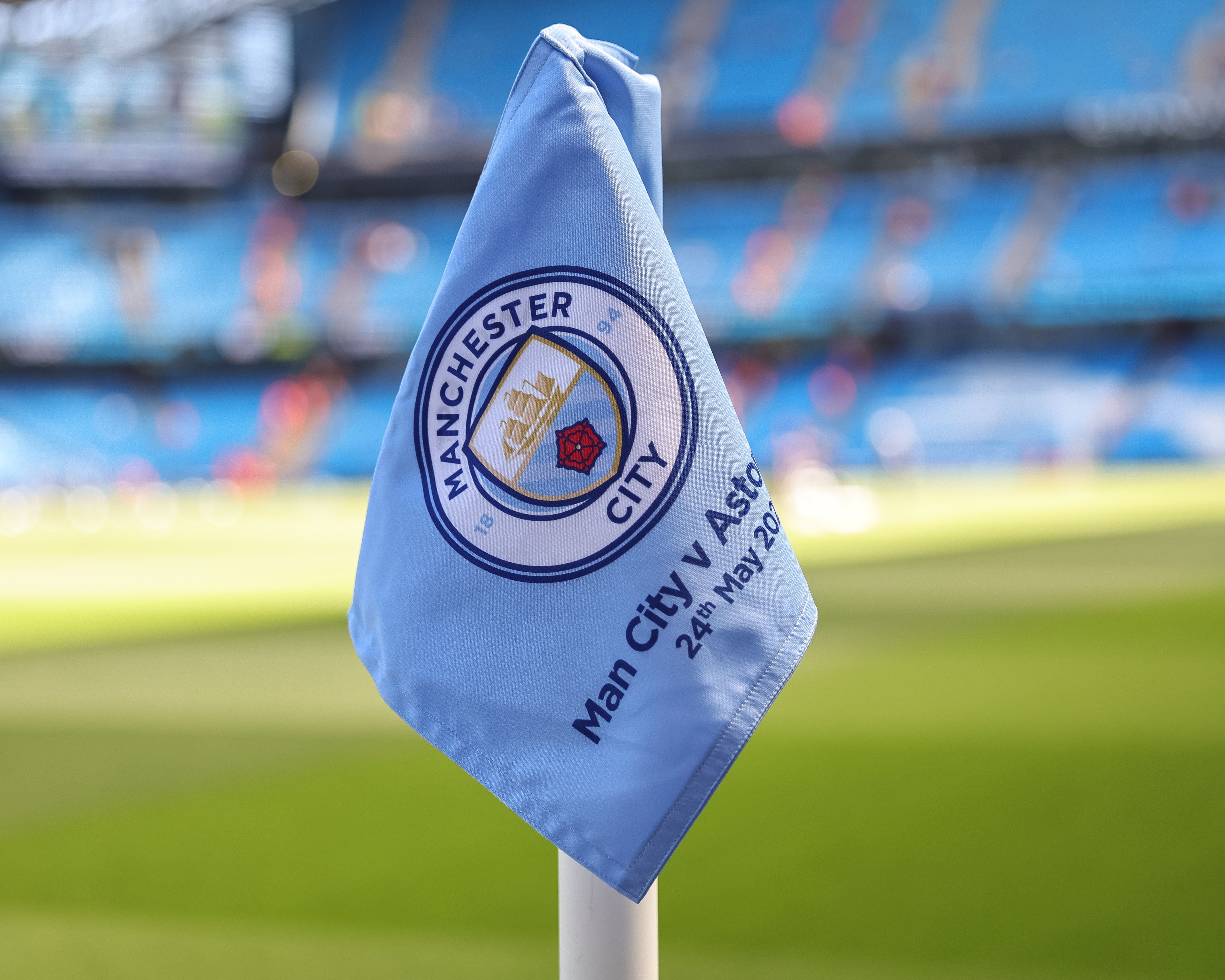 Das Logo von Manchester City auf einer Eckfahne