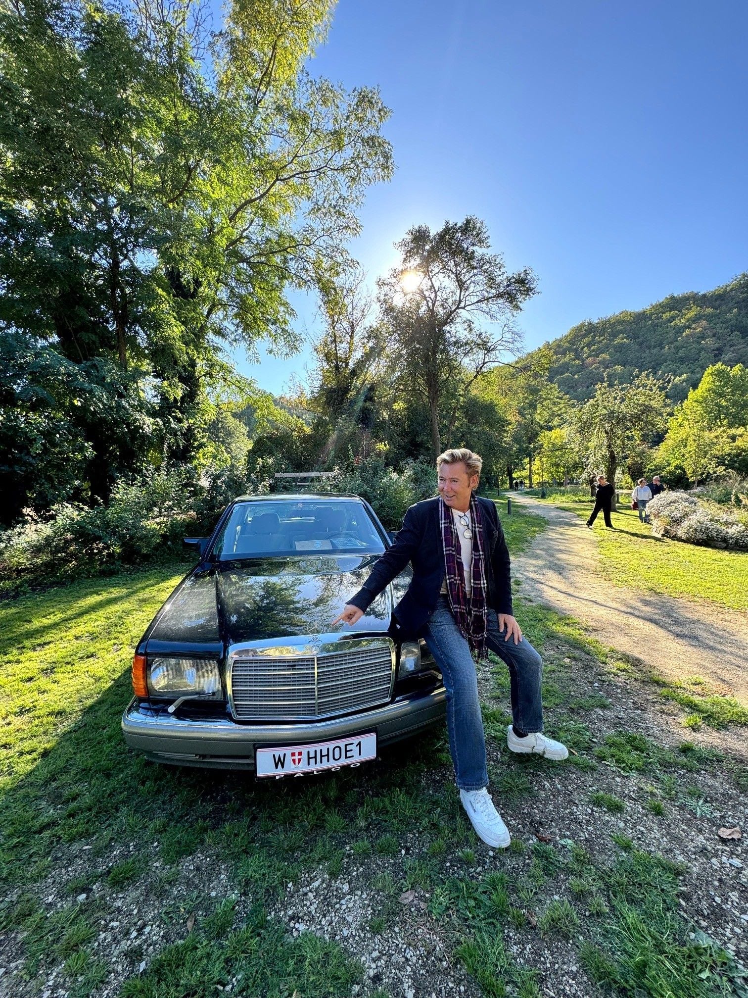 Dennis Jale vor Falco-Mercedes