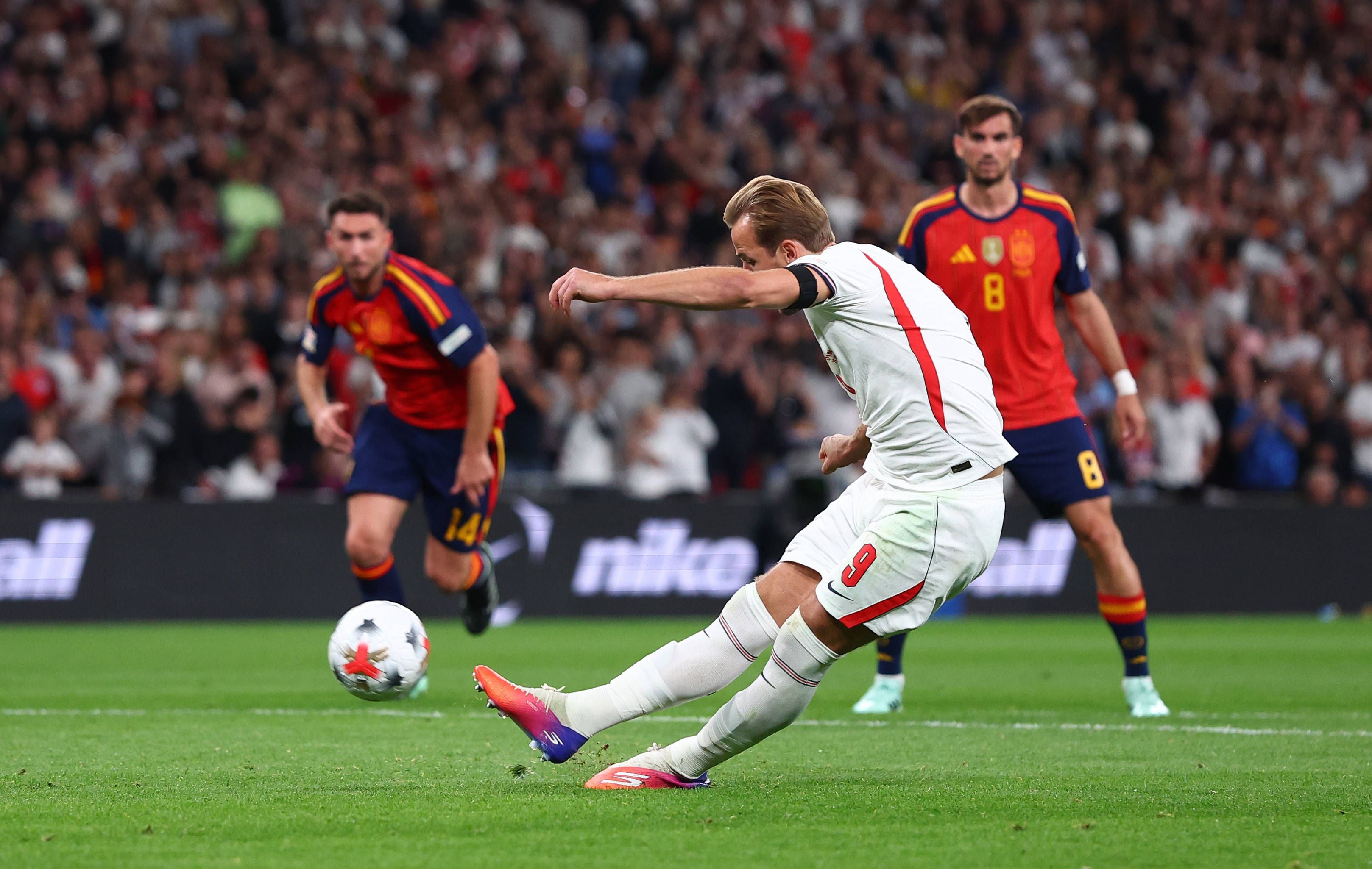 Harry Kane beim Penalty-Fehlschuss im England-Trikot gegen Spanien im Wembley-Stadion.