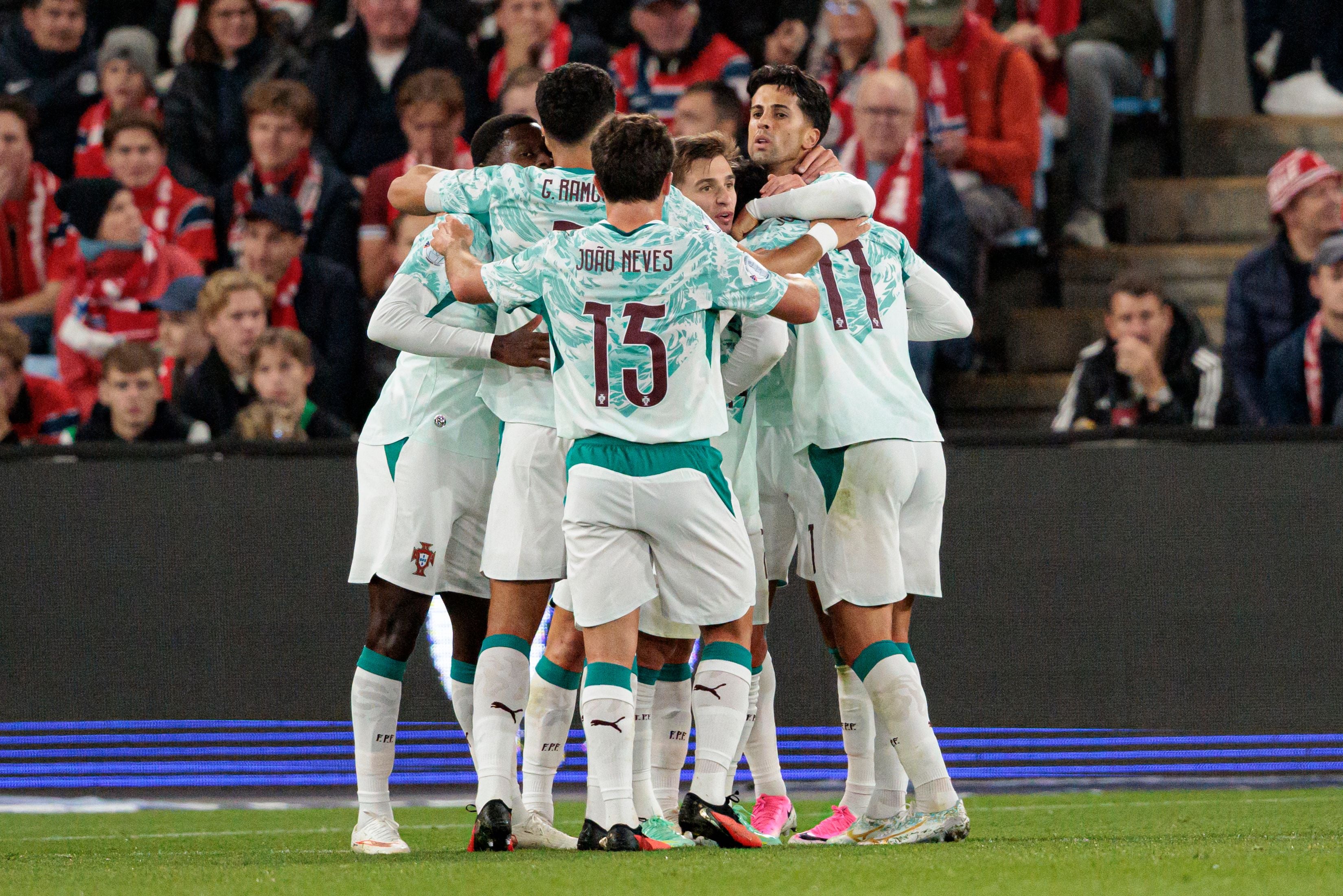 Portugiesen jubelten - Ronaldo sah zu.