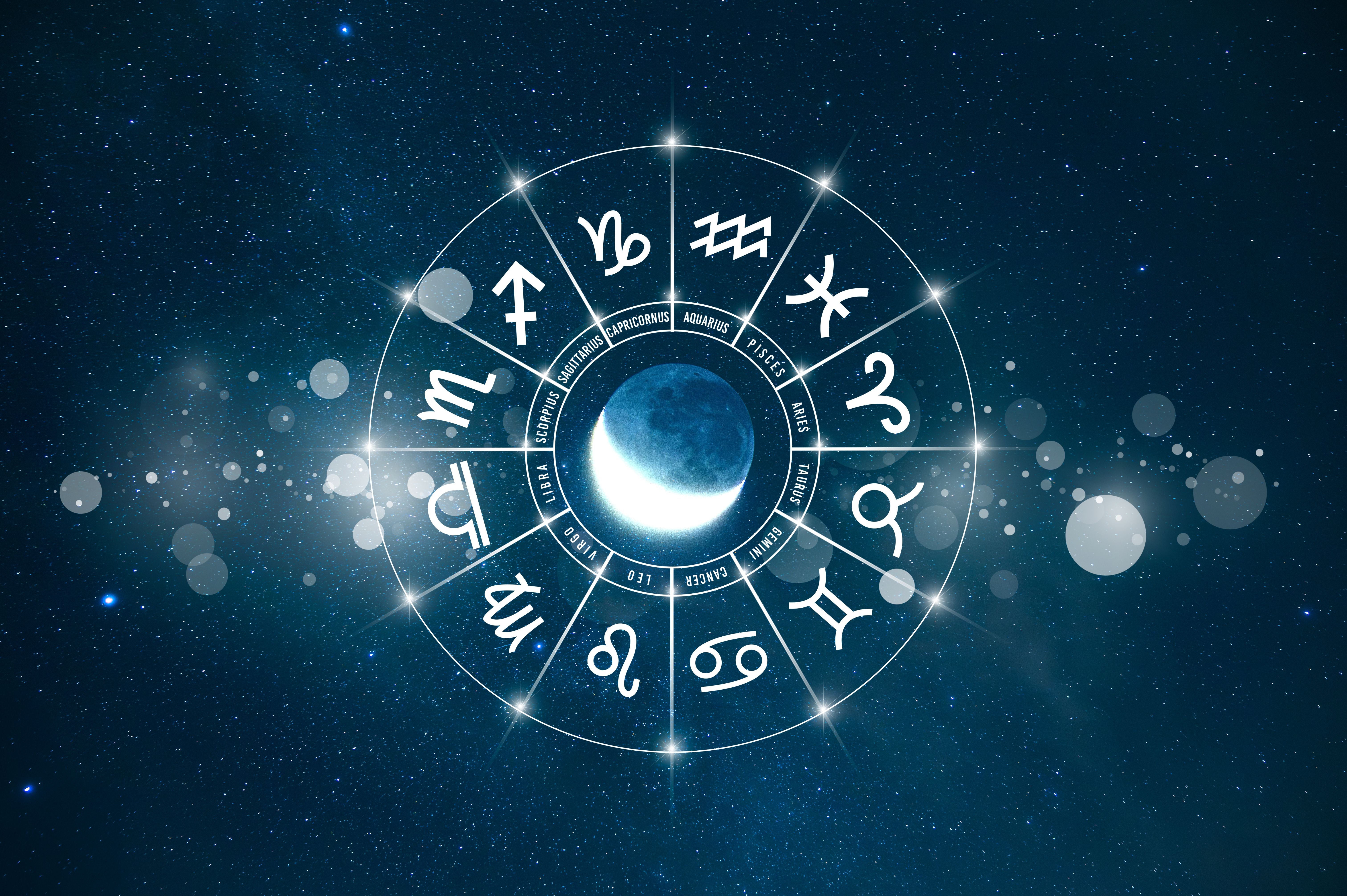 Zodiak-Kreis mit Sternzeichen und leuchtendem Halbmond auf Sternenhimmel-Hintergrund.