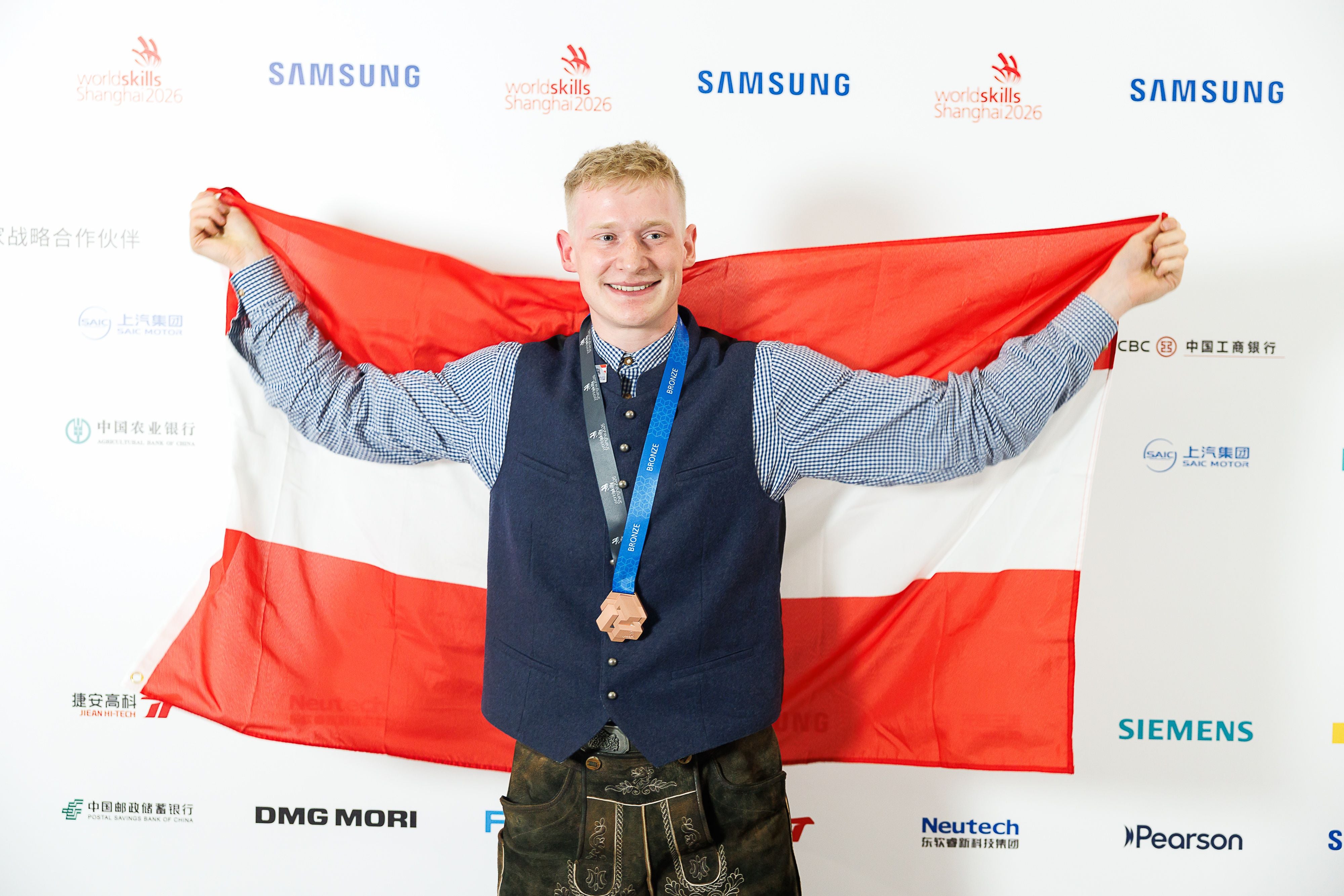 Auch Benedikt Pritz holt bei Schienenfahrzeugtechnik Bronze.