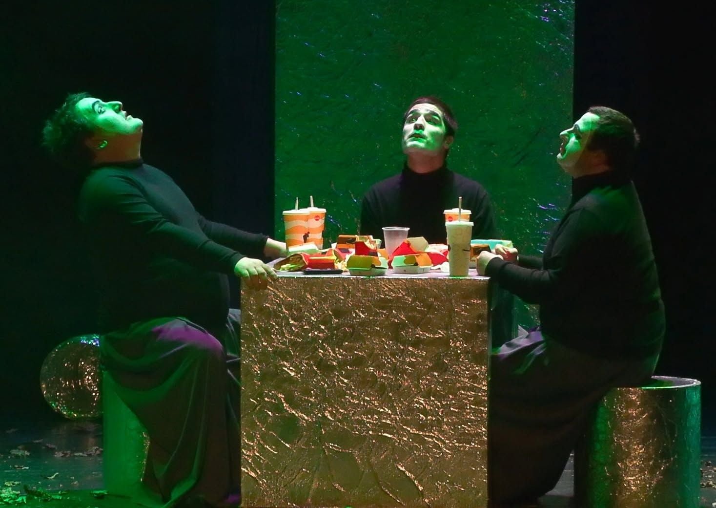 2019 wurde das Theater mit dem Sonderpreis beim Internationalen Theaterfestival in Peking ausgezeichnet.