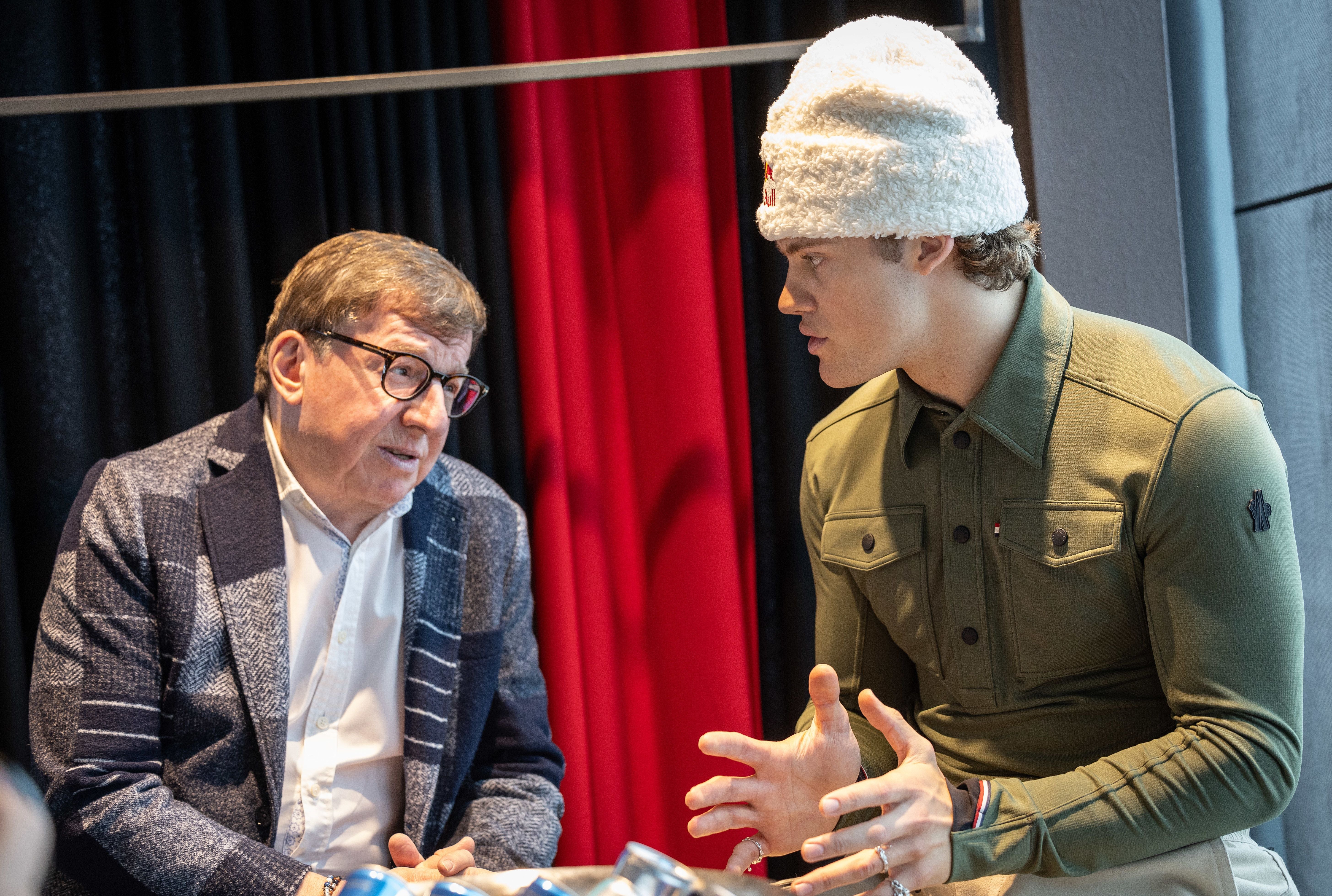 Sölden-Boss Jack Falkner (l.) im Gespräch mit Superstar Lucas Braathen.