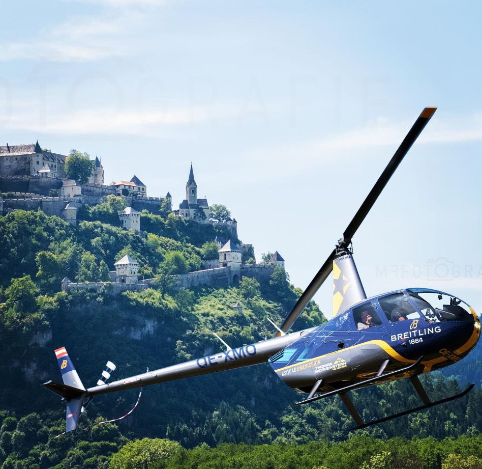 Der nicht unaufällige Hubschrauber im spektakulären Einsatz.