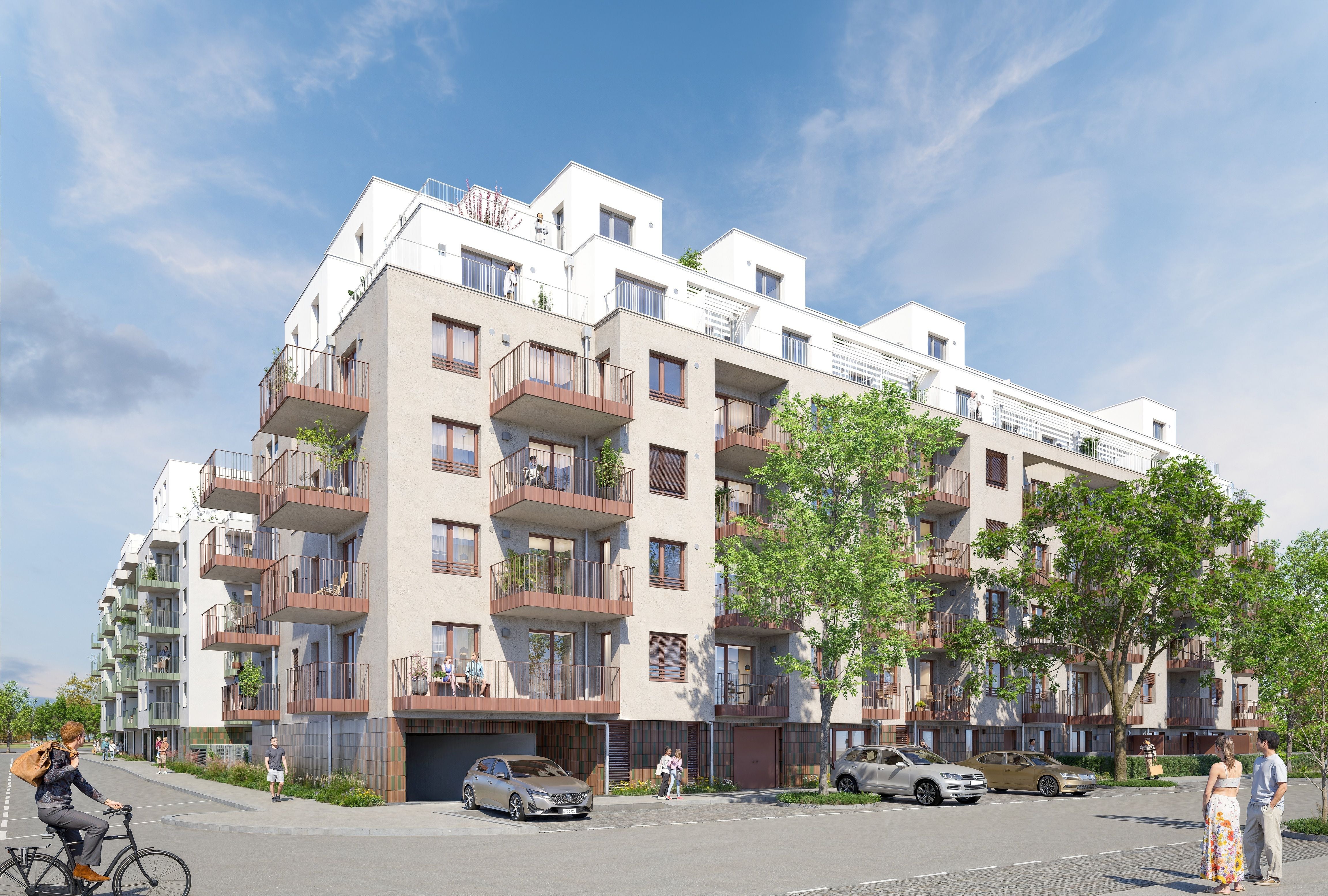 Modernes mehrstöckiges Wohnhaus mit Balkonen, Bäumen davor und Menschen auf der Straße.