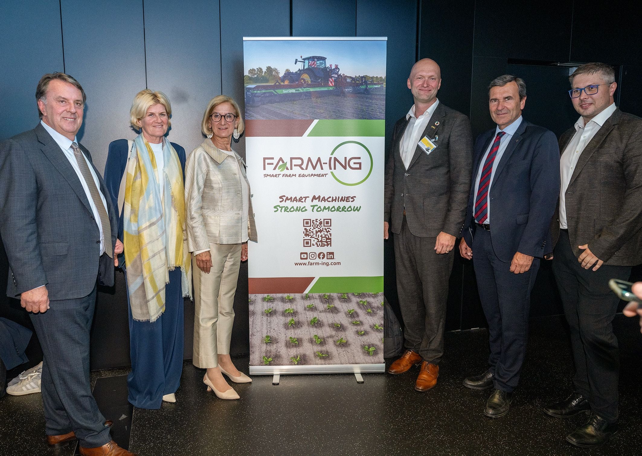 WKNÖ-Präsident Wolfgang Ecker, Alexandra Höfer, Direktor-Stellvertreterin WKNÖ, Landeshauptfrau Johanna Mikl-Leitner, Gregor Witzmann, Geschäftsführer und CEO von Farm-ING, Reinhard Karl, Raiffeisenvorstand NÖ-Wien, und Gerhard Zimmermann, CTO und Co-Founder von Farm-ING.
