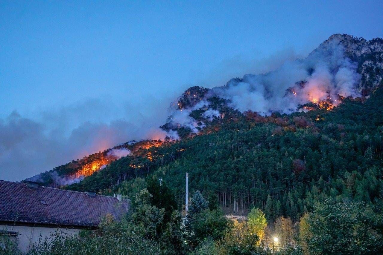 Der Hang brannte lichterloh.