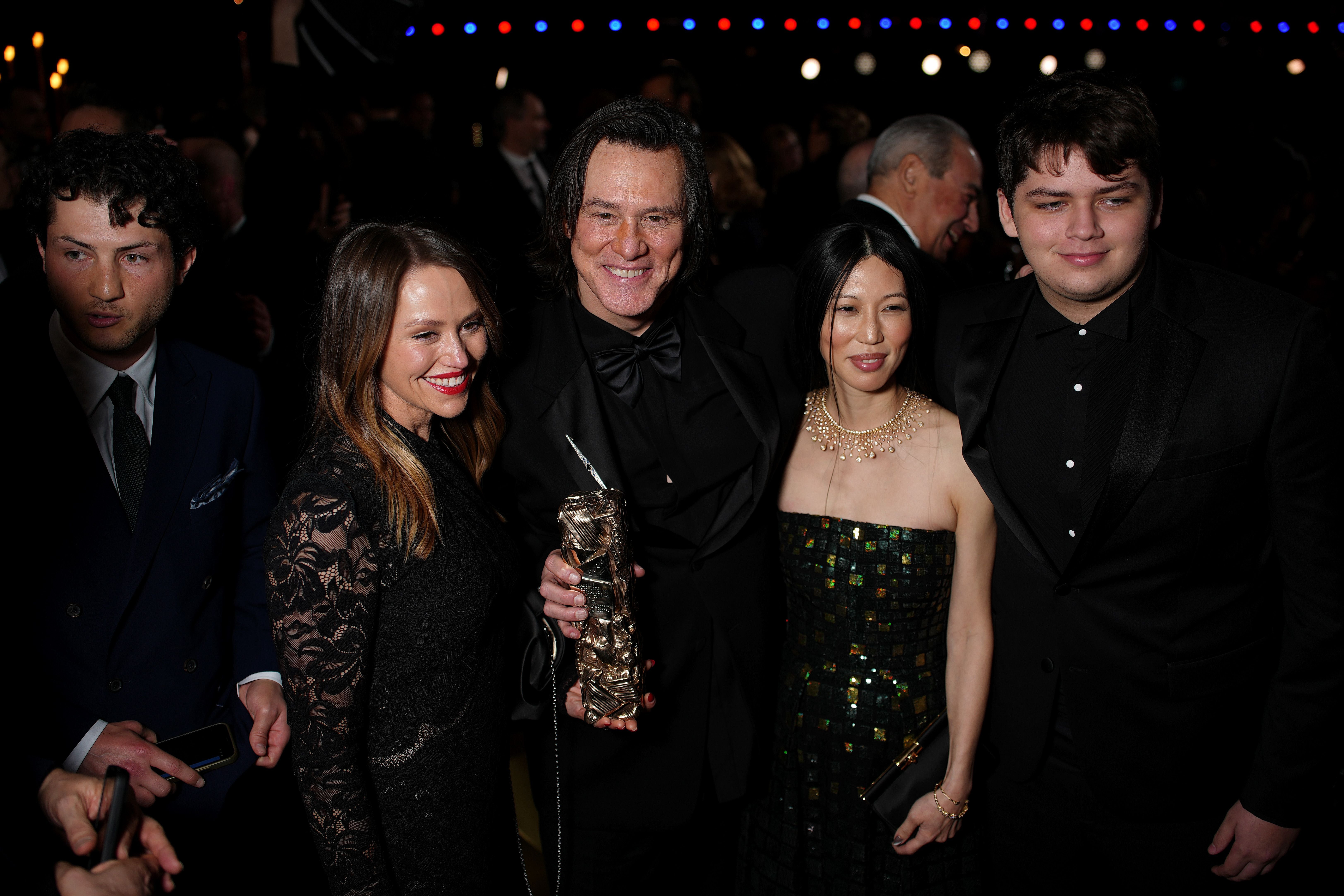 Jane Erin Carrey, Jim Carrey, Min Ah and Jackson Riley bei den 51. Cesar Film Awards im Februar 2026 in Paris.