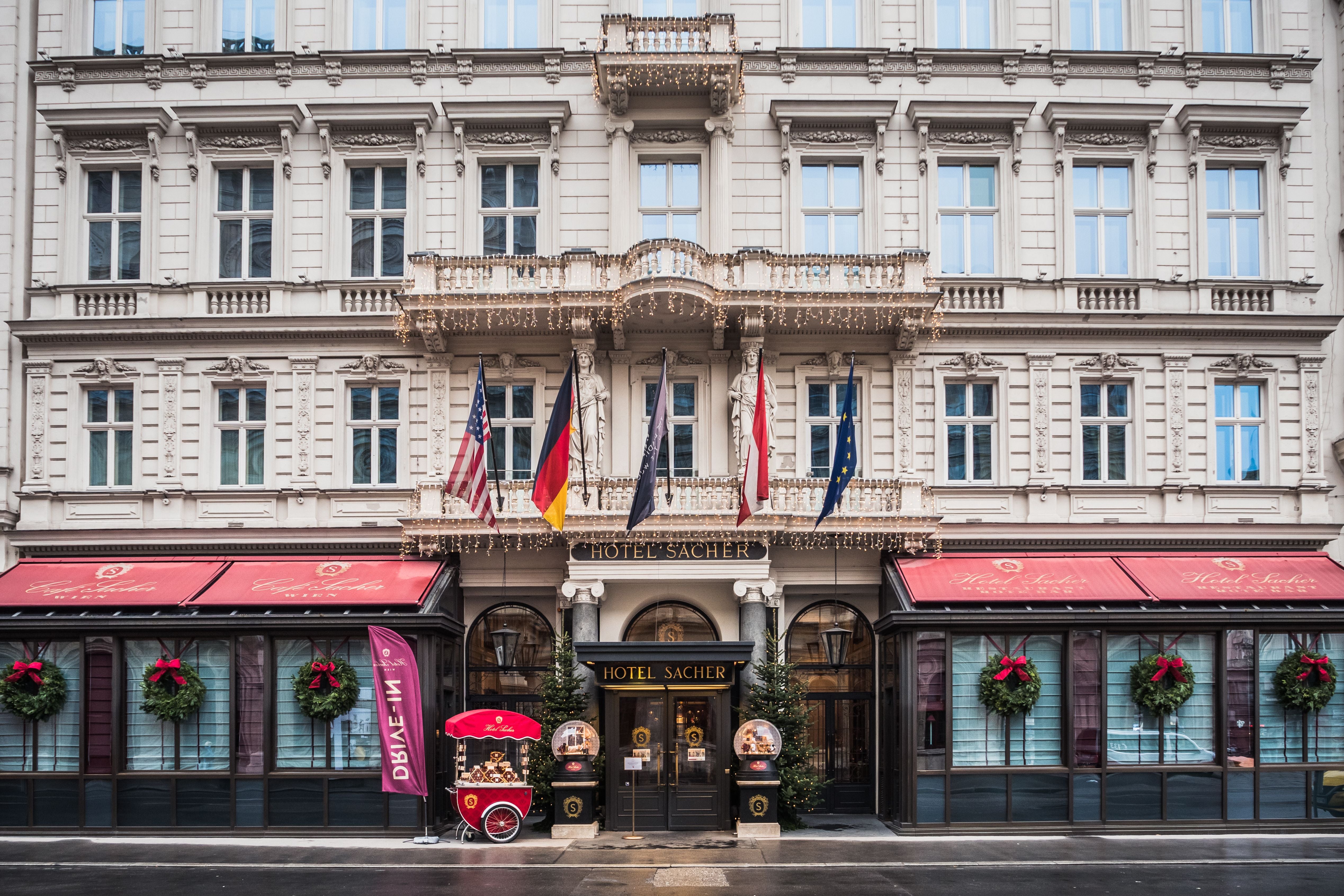 Eingang vom Hotel Sacher