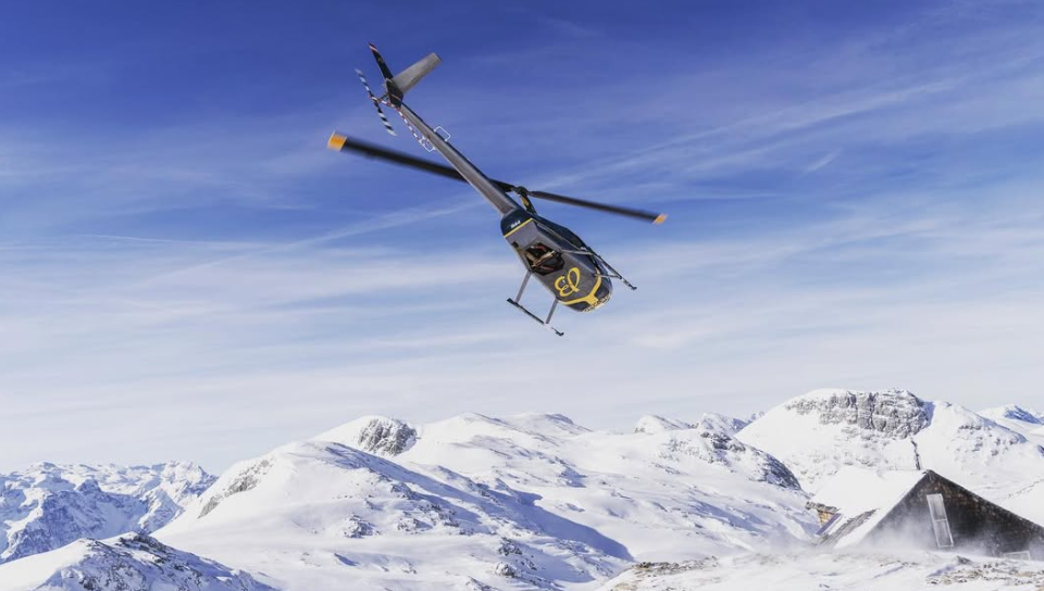 Leider trifft dieses Bild den Kern der Geschichte: Ein  Hubschrauber ist über alle Berge.