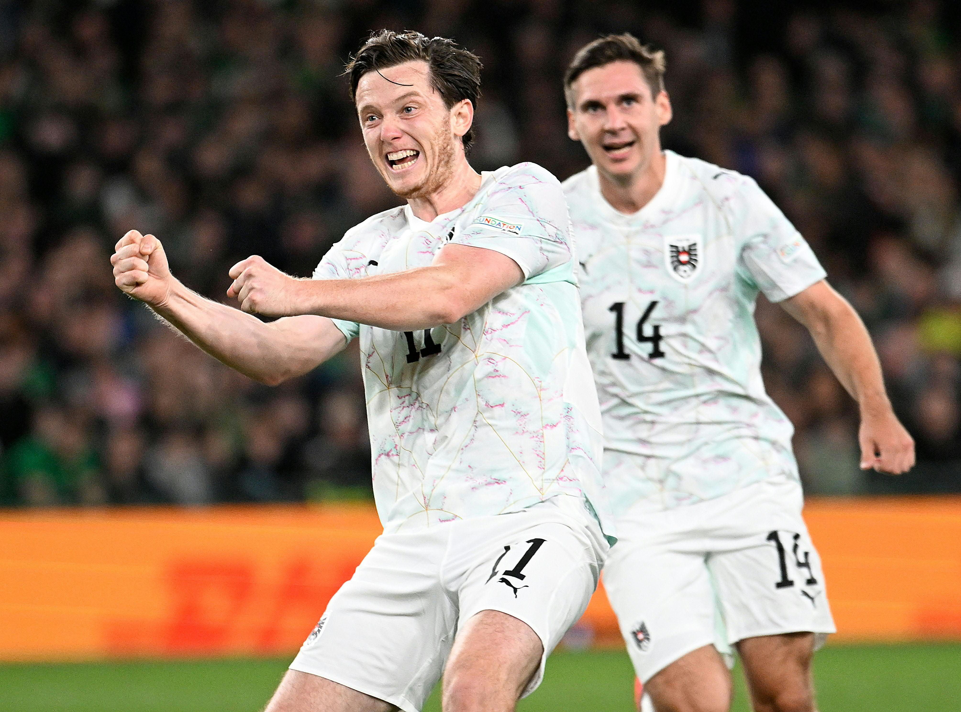 Michael Gregoritsch jubelt im österreichischen Fußballtrikot während eines Spiels in Dublin.