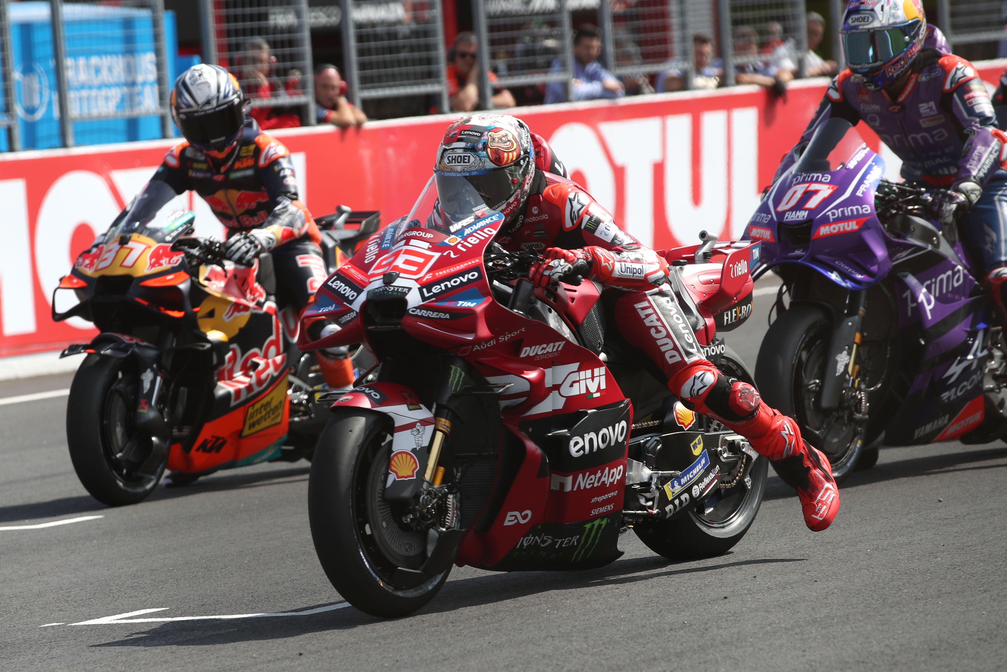 Marc Marquez (r.) kämpft um WM-Führung.
