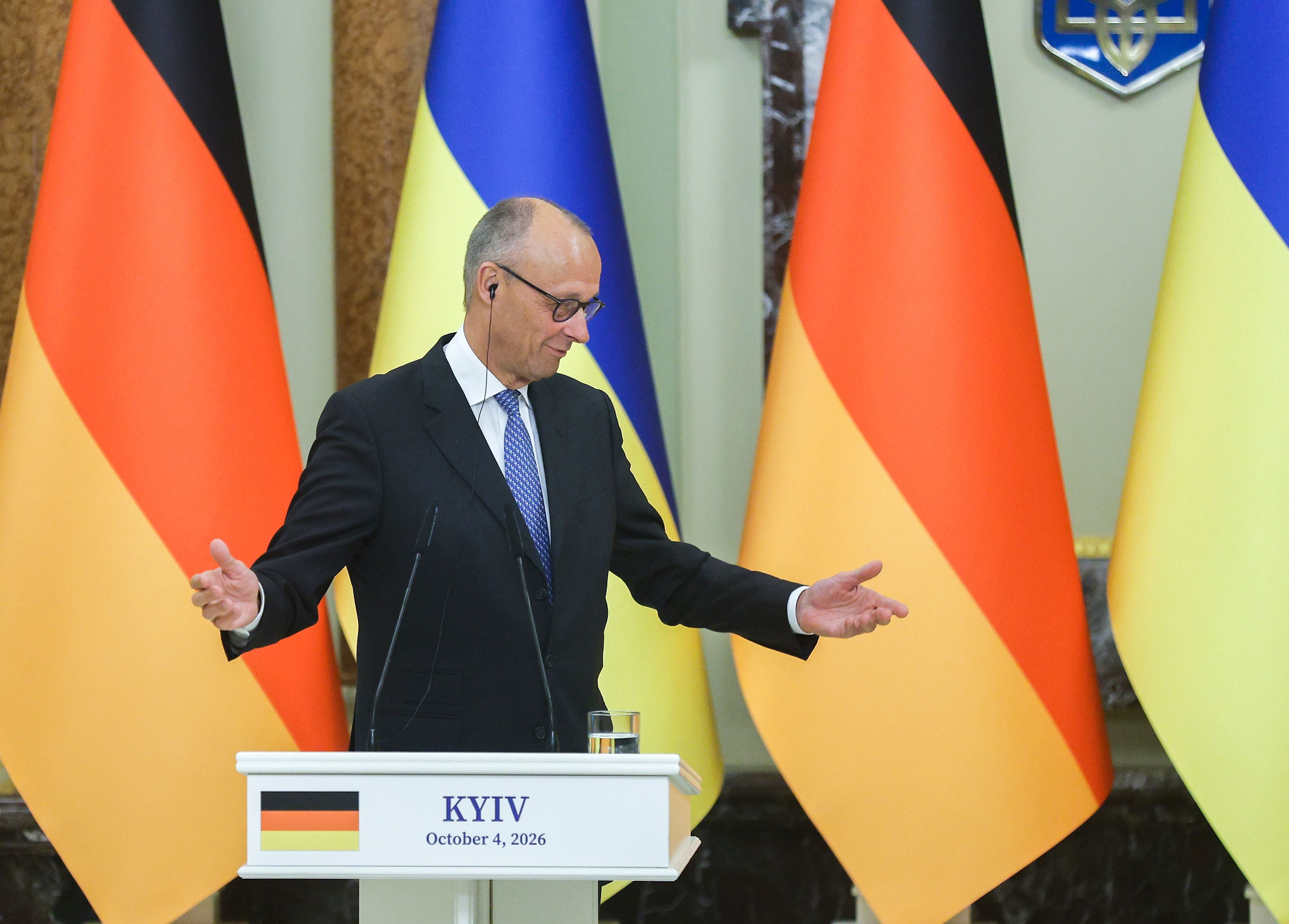 Friedrich Merz spricht bei einer Pressekonferenz in Kiew