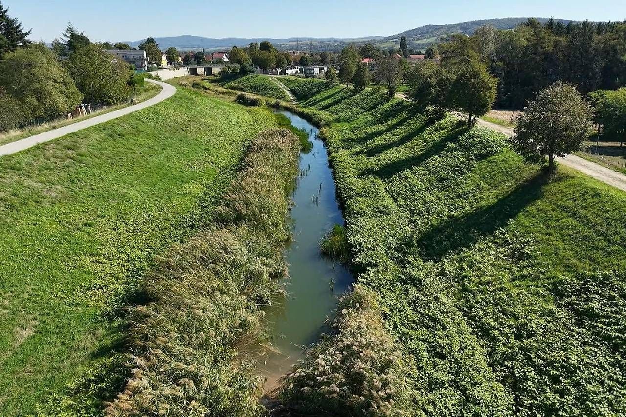 Durch regulierte Bachläufe sollte das Wasser in der Vergangenheit möglichst schnell abtransportiert werden.
