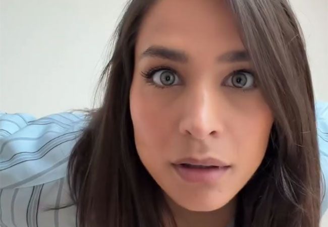 Amira Aly blickt überrascht in die Kamera.
