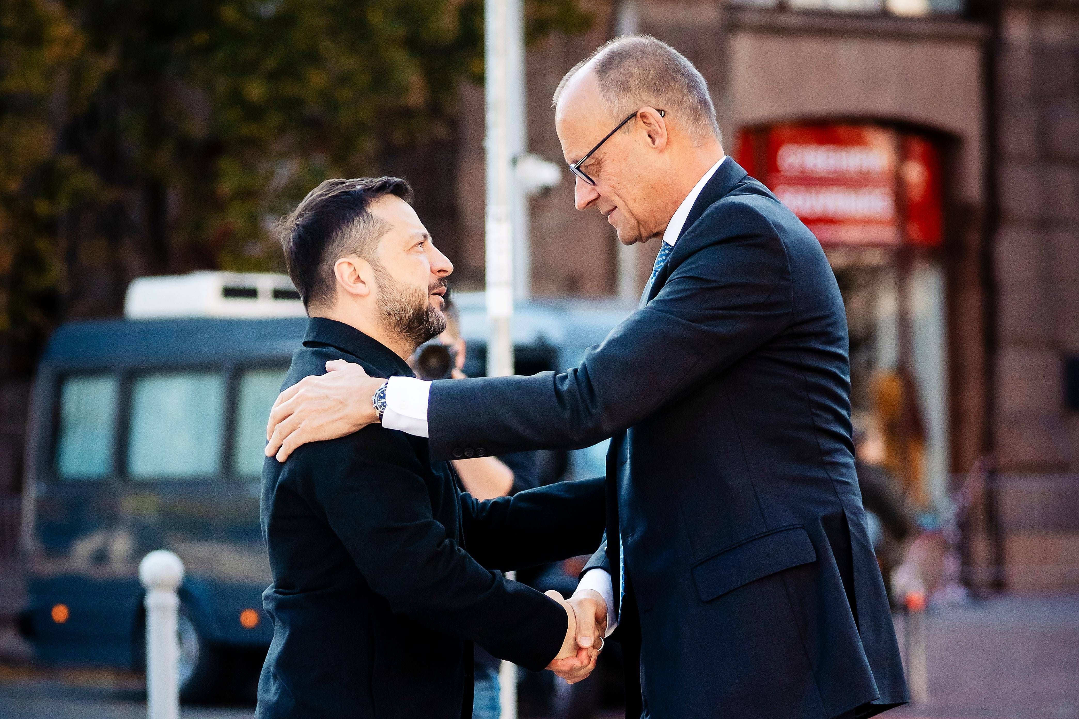 Deutschlands Kanzler Merz mit Ukraine-Präsident Selenskyj