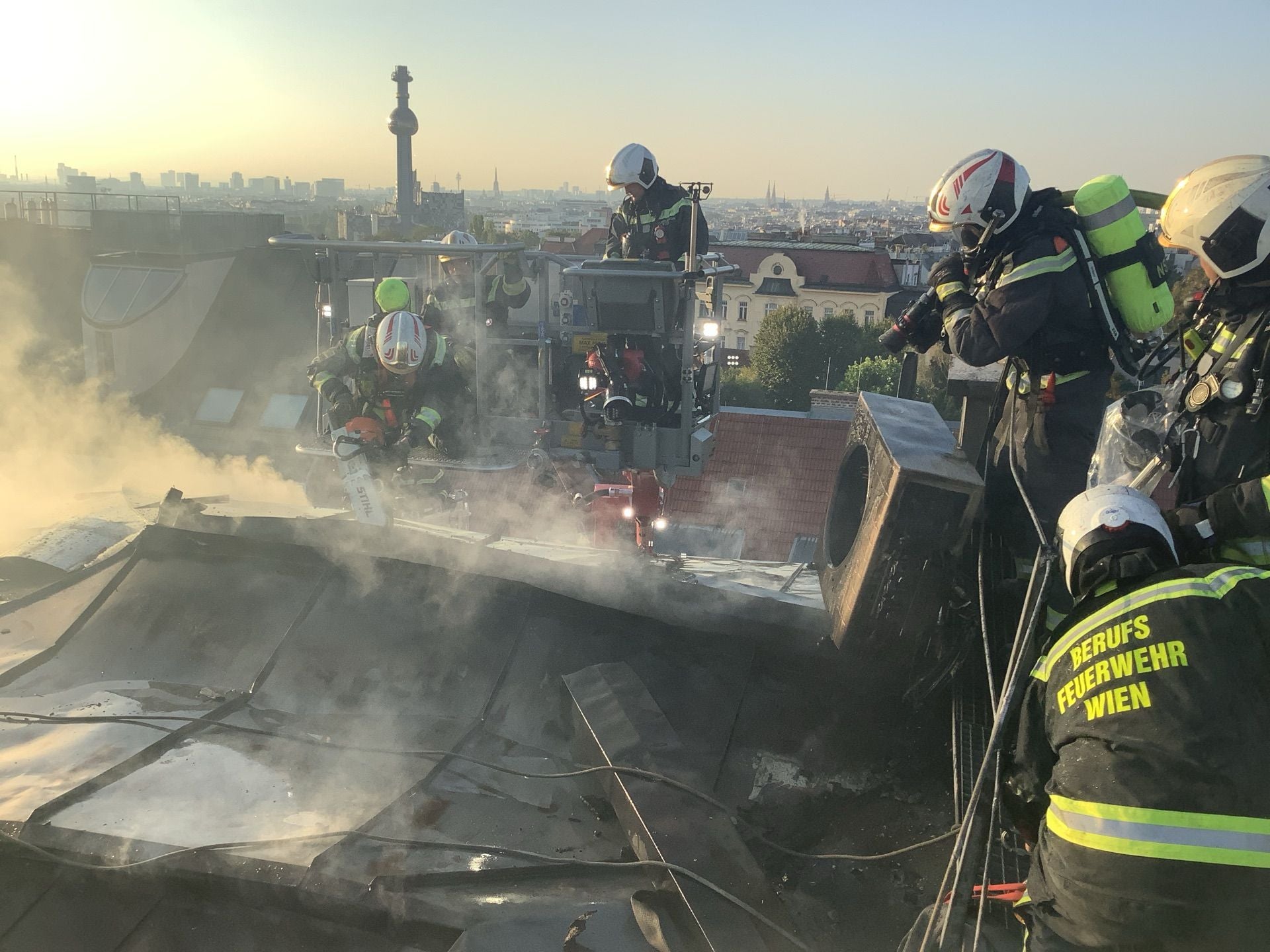 Löscharbeiten dauerten bis in die Morgenstunden.