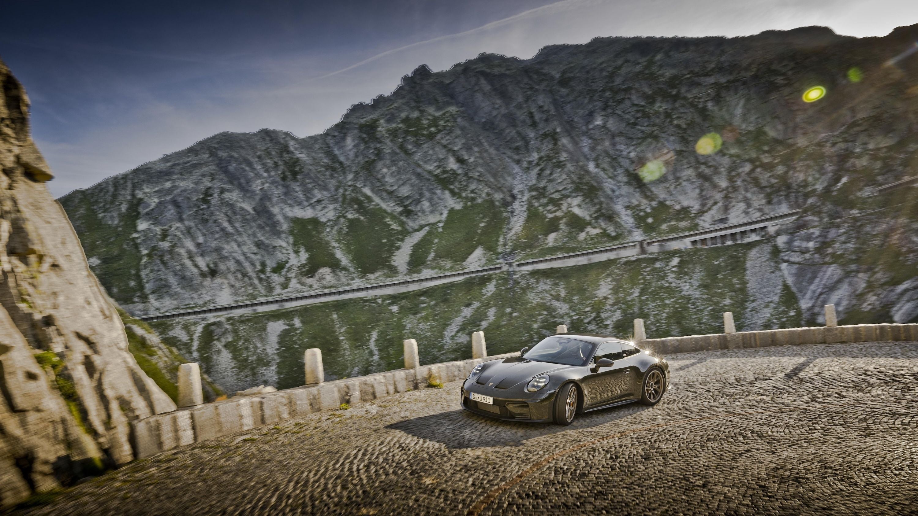 Als Bergsportler ist der Porsche 911 GT3 ein Freund der Alpen.