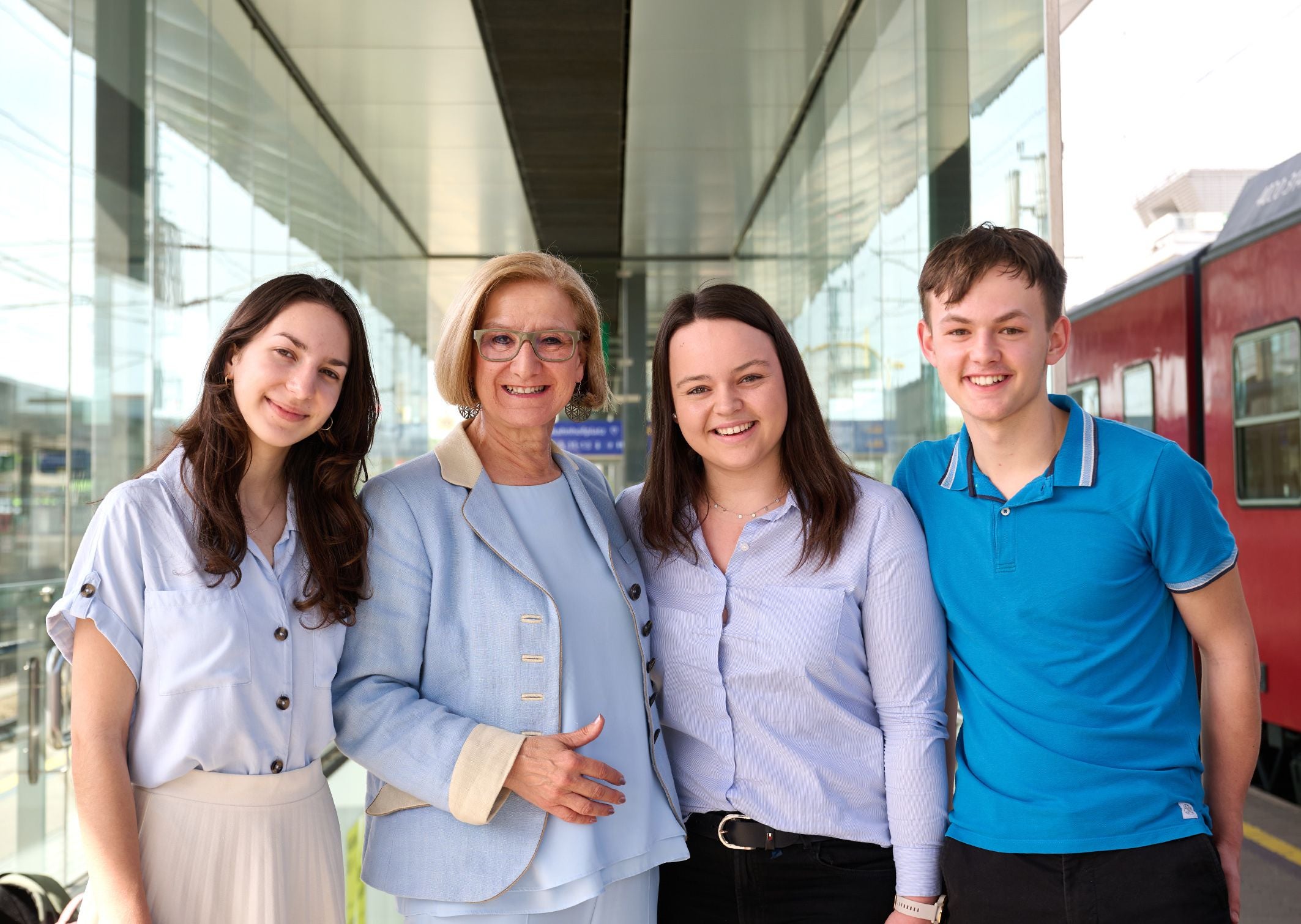 Helena Sokic, Landeshauptfrau Johanna Mikl-Leitner, Stefanie Kern und Josef Kern.