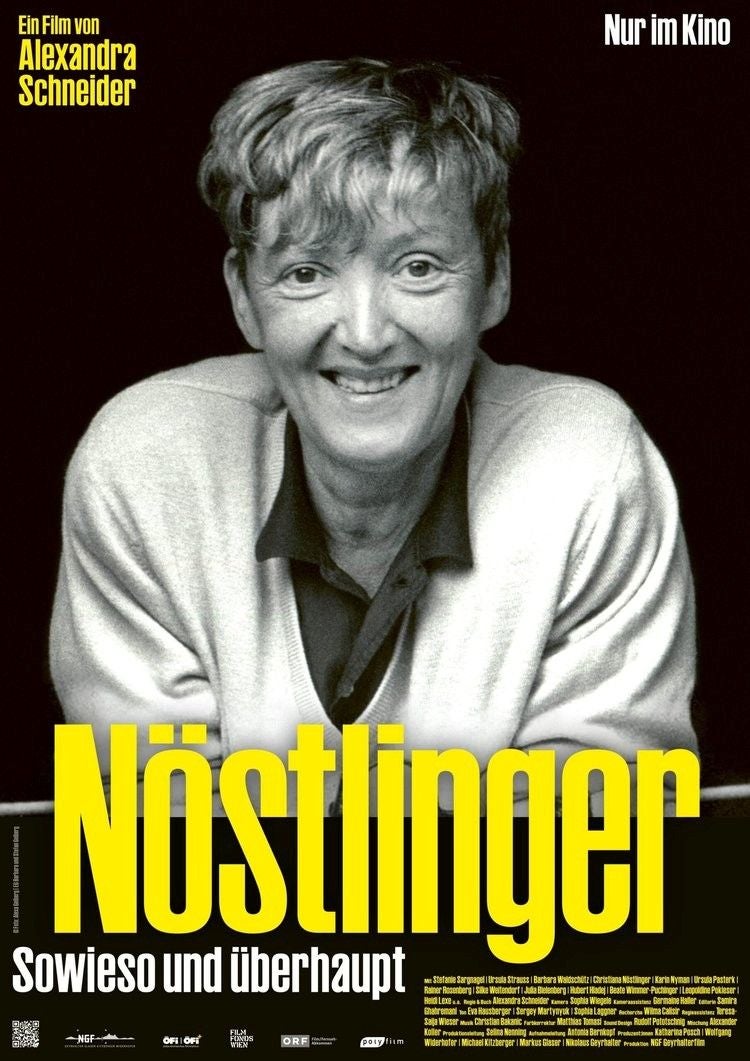Schwarzweiß-Porträt einer lächelnden Frau mit kurzem Haar, gelber Schrift: Nöstlinger.