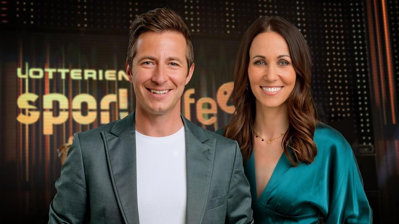 Ein Mann und eine Frau lächeln vor einem Hintergrund mit dem Schriftzug „Sportlife“.
