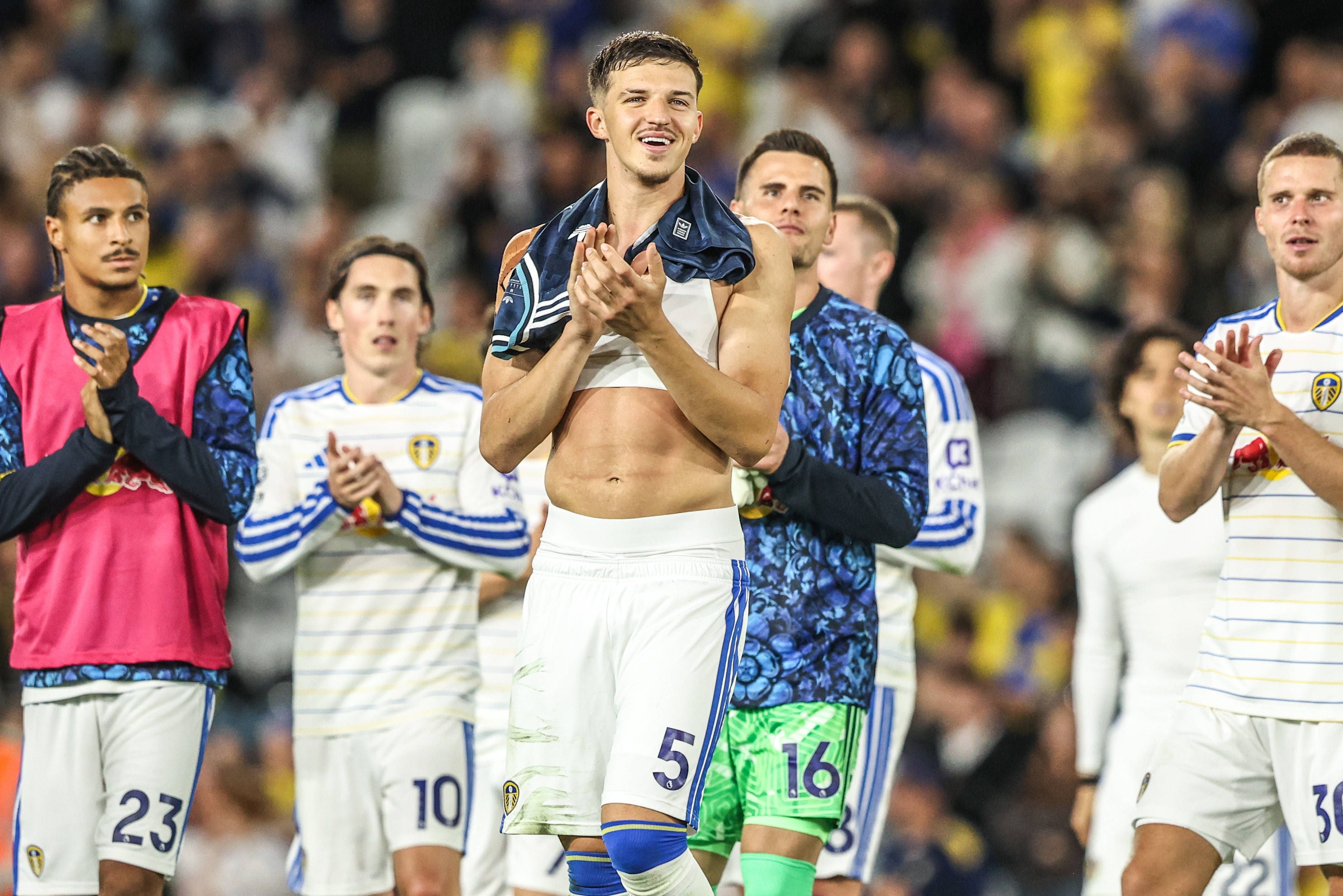 Premier League Leeds United v Newcastle Untied Tarik Muharemovic of Leeds United applauds the fans after the game during the Premier League match Leeds United vs Newcastle Untied at Elland Road, Leeds, United Kingdom on 14 September 2026 Photo by Alfie Cosgrove/News Images Leeds Elland Road West Yorkshire United Kingdom Copyright: xAlfiexCosgrove/NewsxImagesx