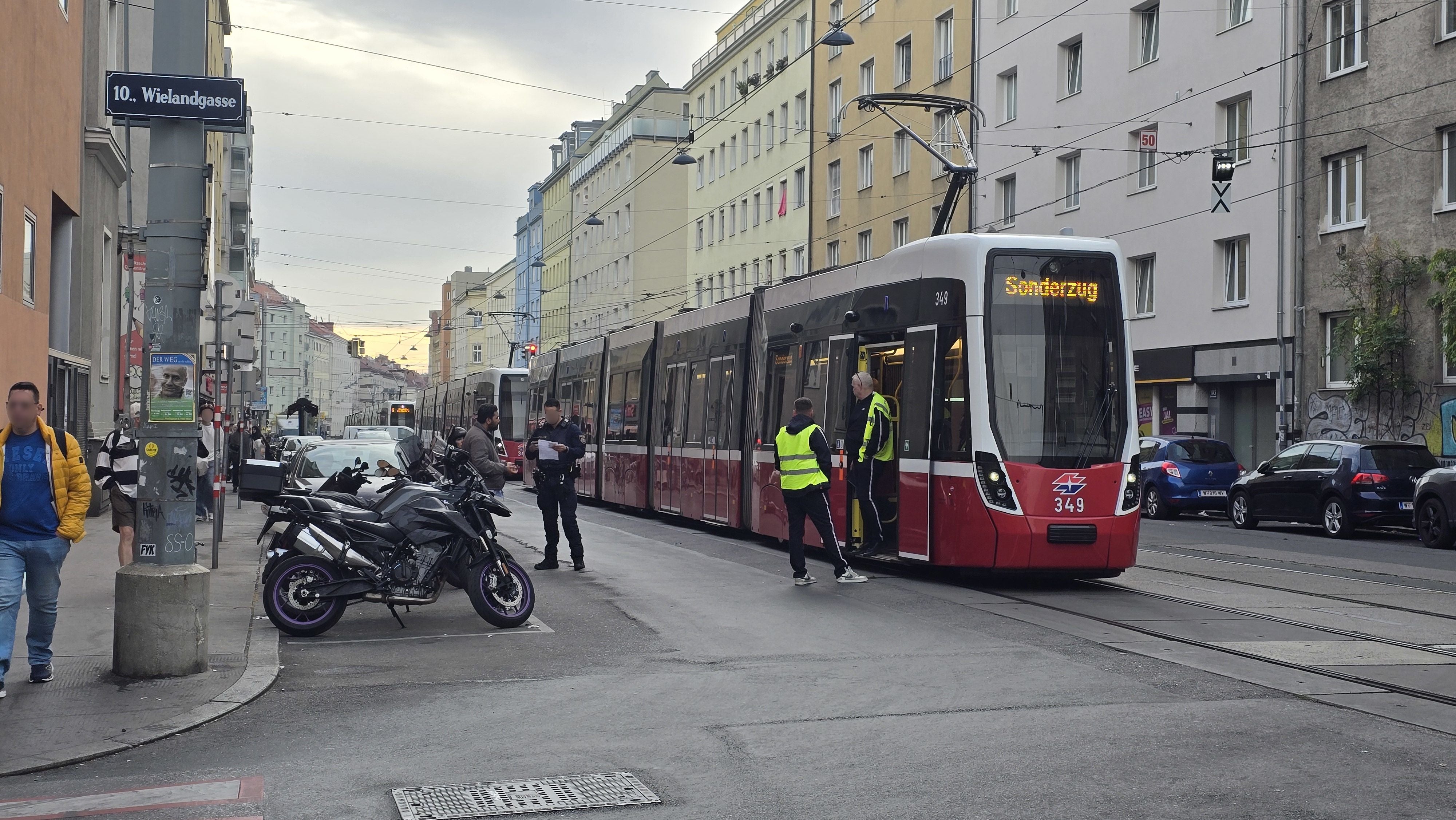 Ein langer Straßenbahn-Stau.