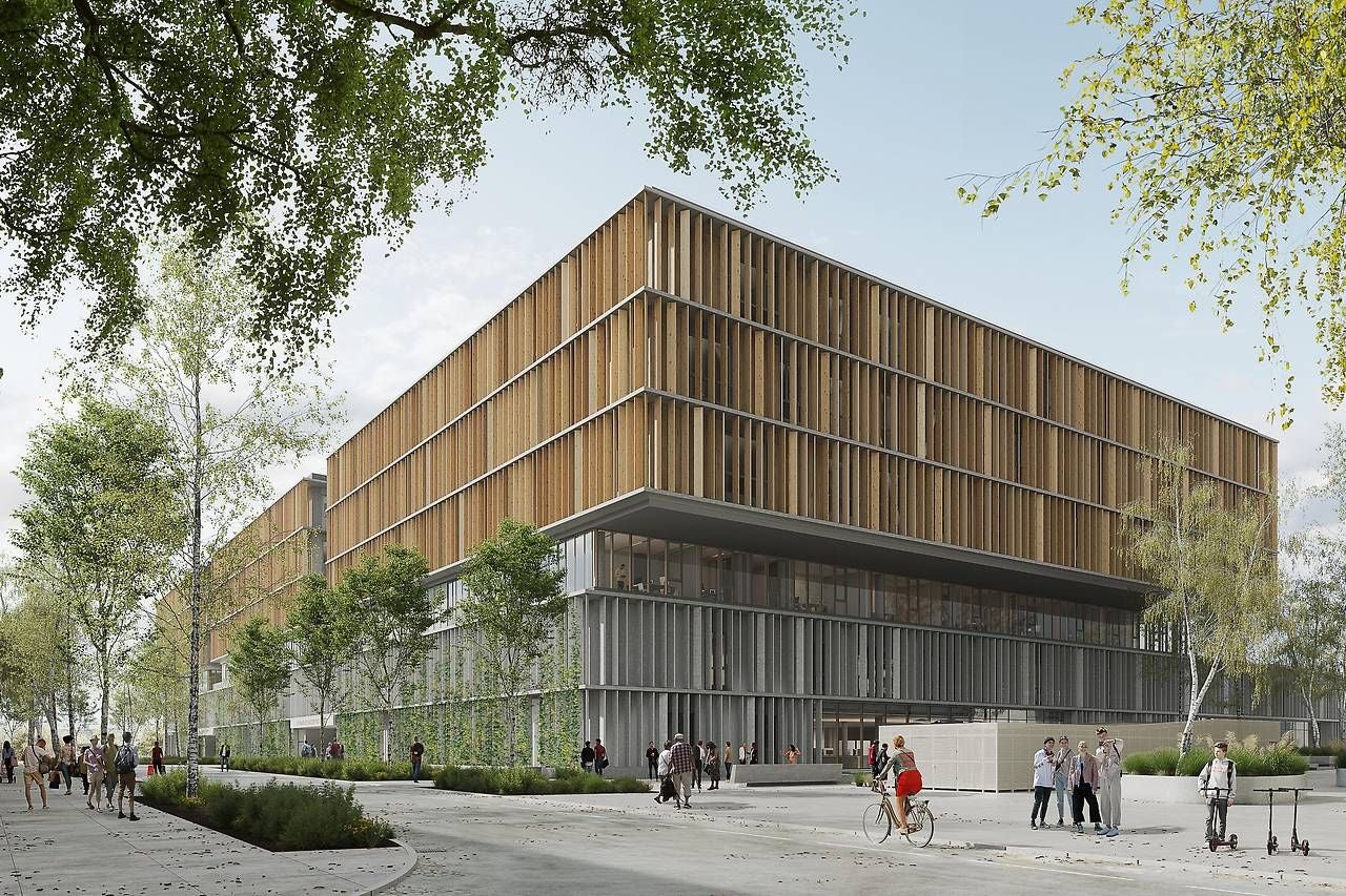 Modernes Schulgebäude mit Holzfassade, Menschen gehen und fahren Fahrrad davor.
