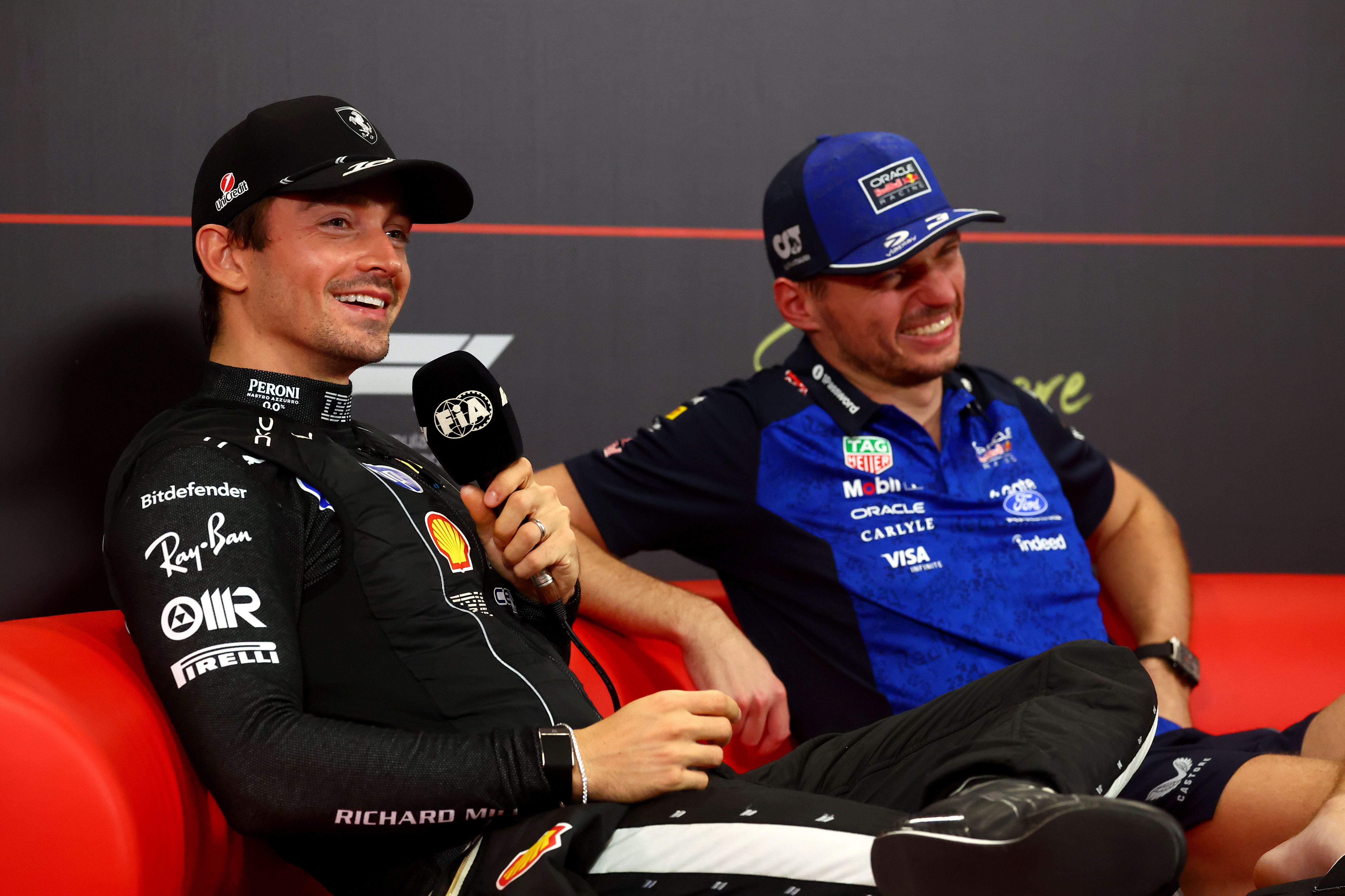 Gute Laune bei Charles Leclerc (l.) und Max Verstappen.