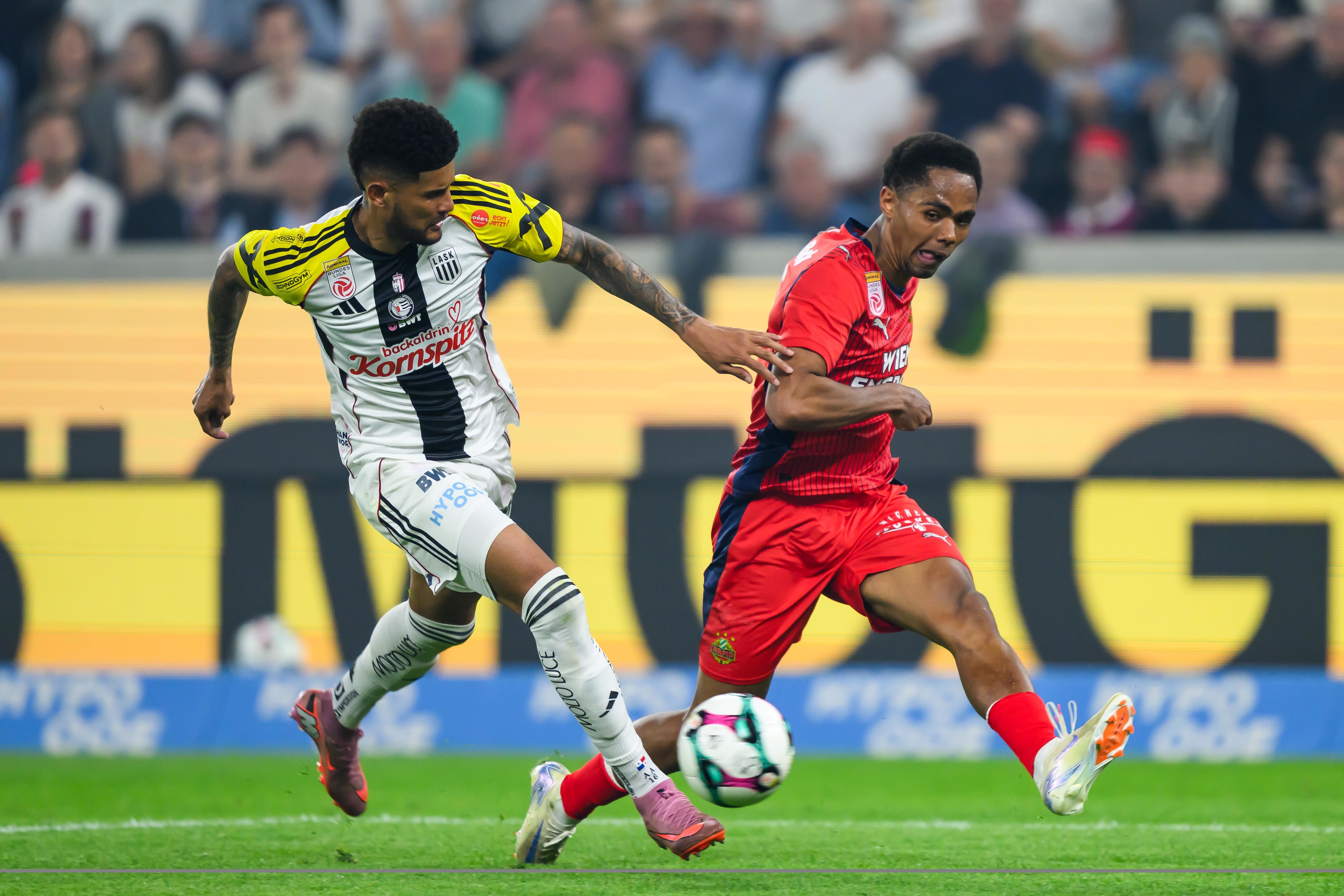 LINZ,AUSTRIA,04.MAY.26 - SOCCER - ADMIRAL Bundesliga, championship group, Linzer ASK vs SK Rapid Wien. Image shows Andres Andrade (LASK) and Petter Nosa Dahl (Rapid). Photo: GEPA pictures/ Christian Moser