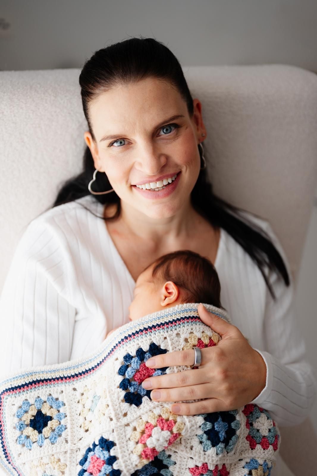 Frisch gebackene Mama: Dancing Star Conny Kreuter mit ihrer Luna.