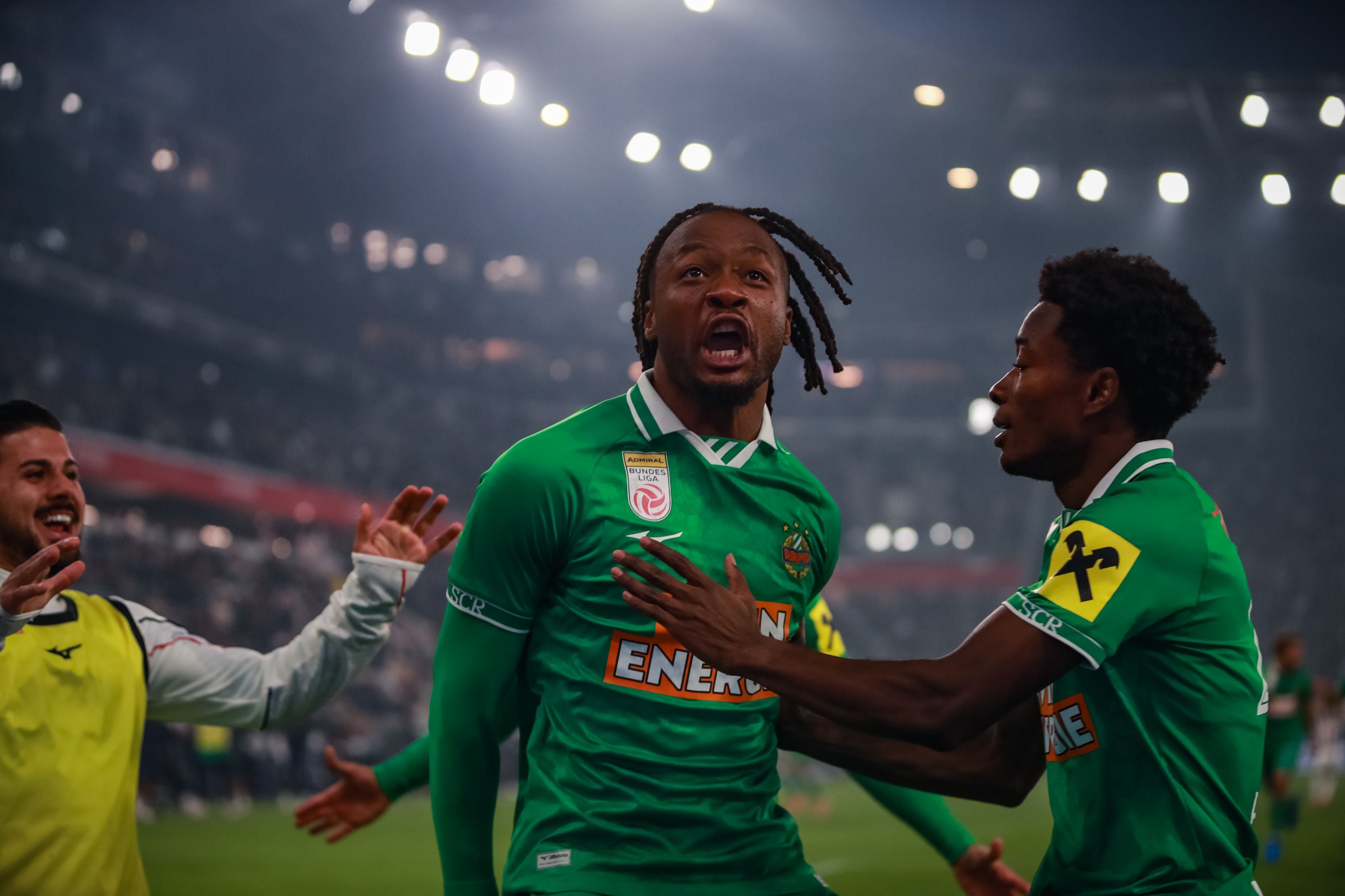 LINZ,AUSTRIA,11.OCT.26 - SOCCER - ADMIRAL Bundesliga, Linzer ASK vs SK Rapid Wien. Image shows the rejoicing of Claudy Mbuyi (Rapid) and Moulaye Haidara (Rapid). Photo: GEPA pictures/ Manuel Binder