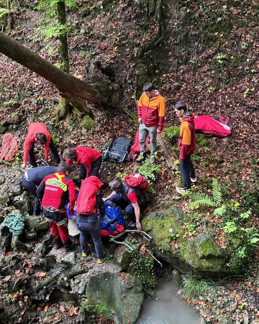 20 Meter Böschung hinunter gestürzt.