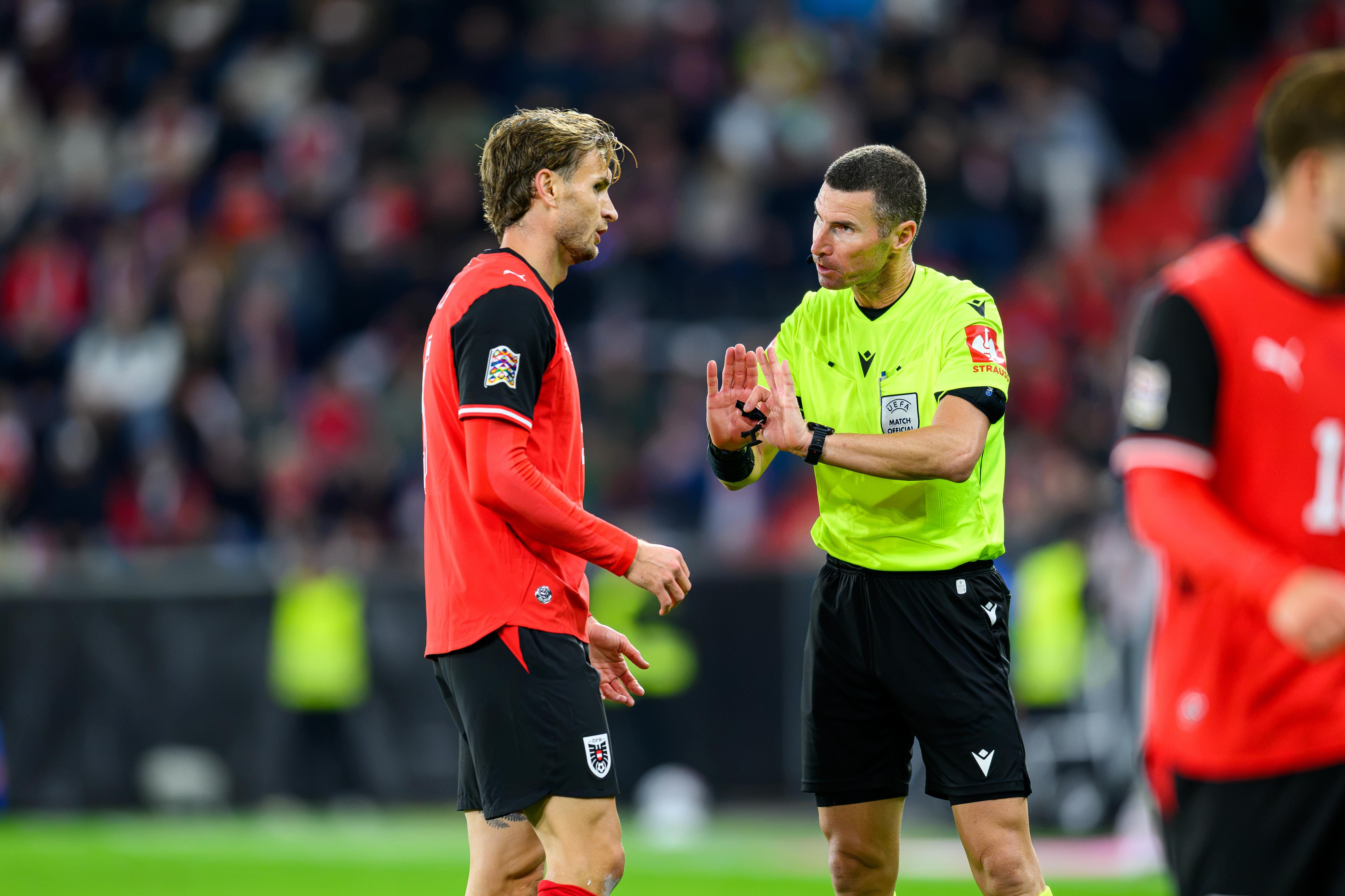 LINZ,AUSTRIA,24.SEP.26 - SOCCER - UEFA Nations League, group stage, OEFB international match, Austria vs Israel. Image shows Stefan Posch (AUT) and referee Georgi Kabakov (BUL). Photo: GEPA pictures/ Daniela Moser