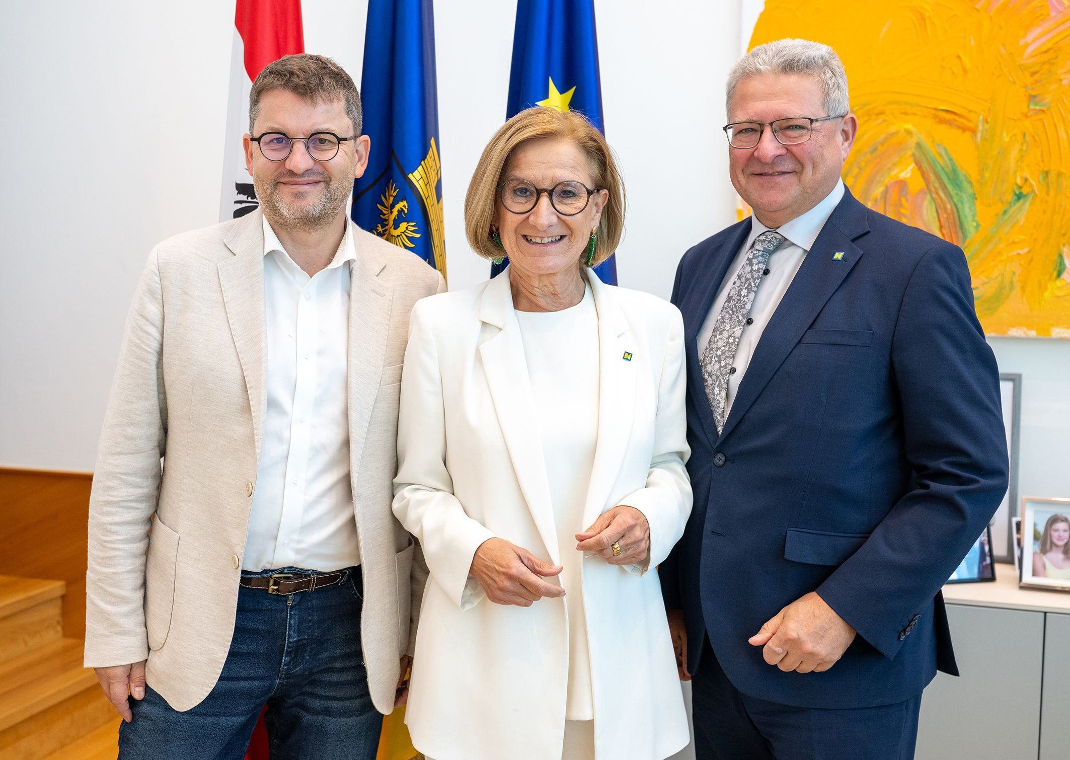 Landeshauptfrau Johanna Mikl-Leitner, (li.) Johannes Neubert und (re.) Hermann Dikowitsch, Leiter Abt. Kunst und Kultur Land NÖ.