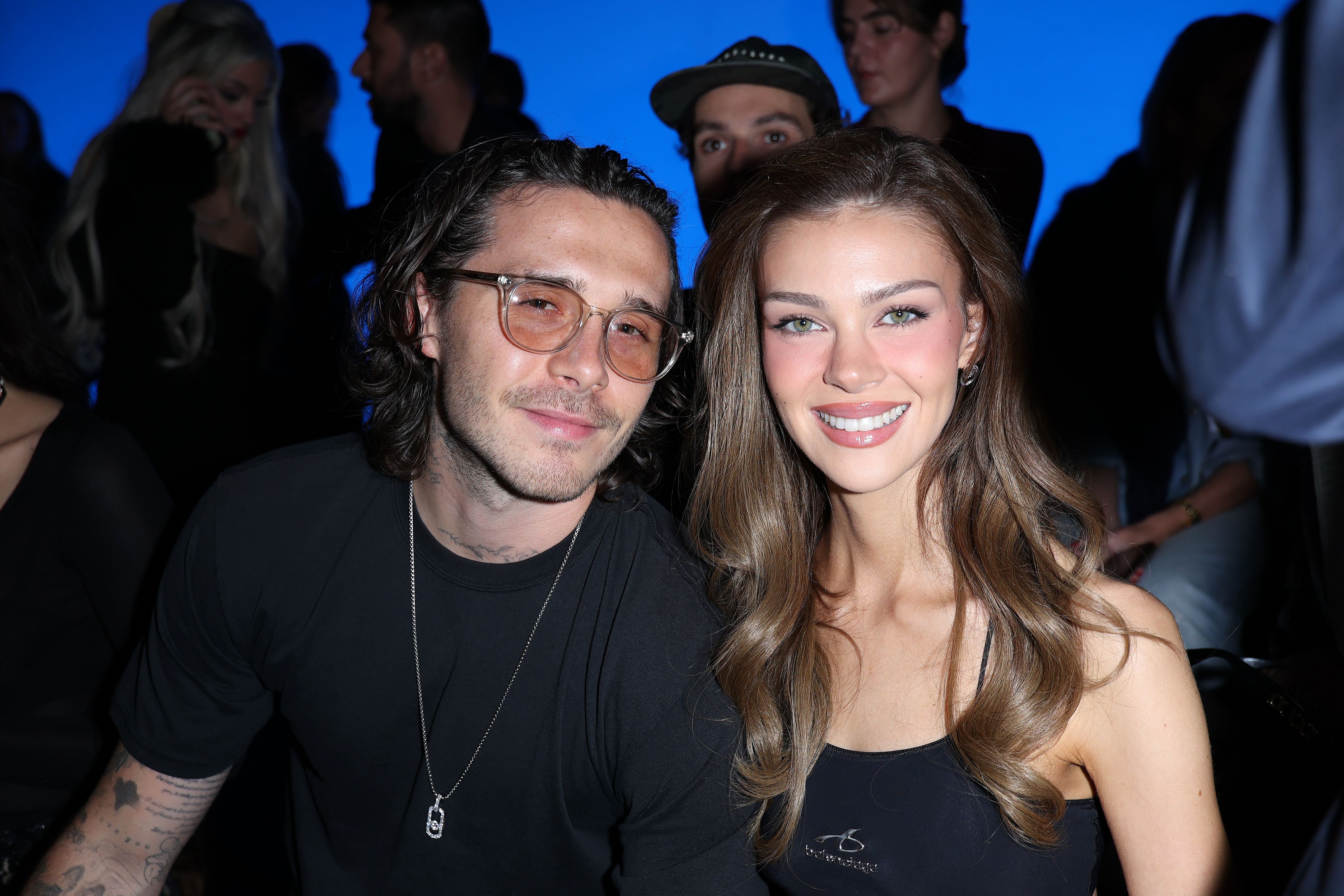 Brooklyn Peltz Beckham mit seiner Frau Nicola