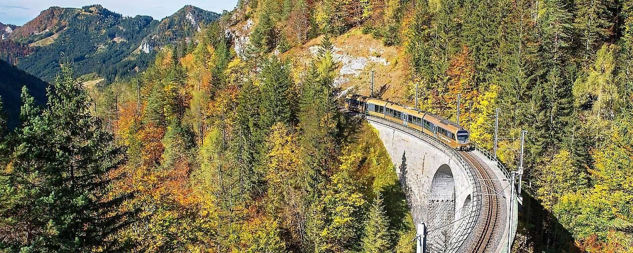 Schienenersatz auf der Mariazellerbahn im November.