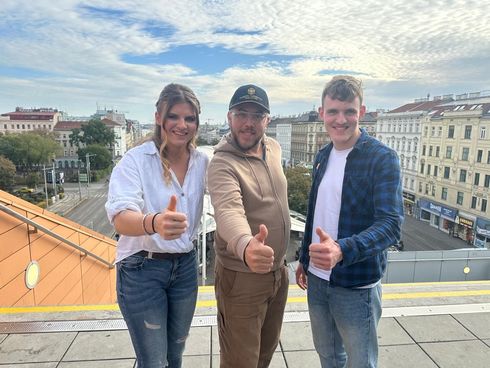 Veronika und Johannes Aigner mit oe24-Gewinner Alexander Bubkowitsch