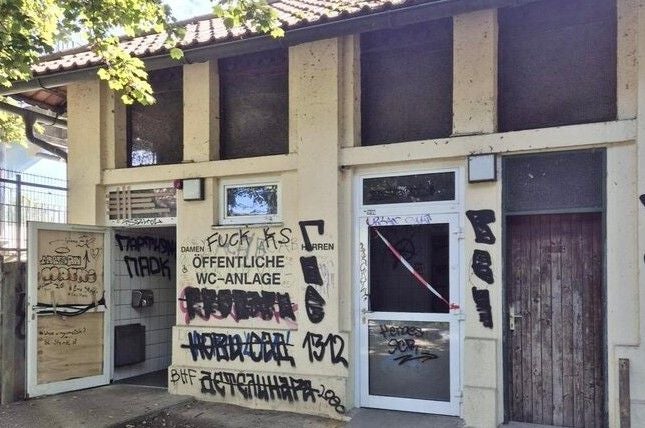 Öffentliche Toilette
