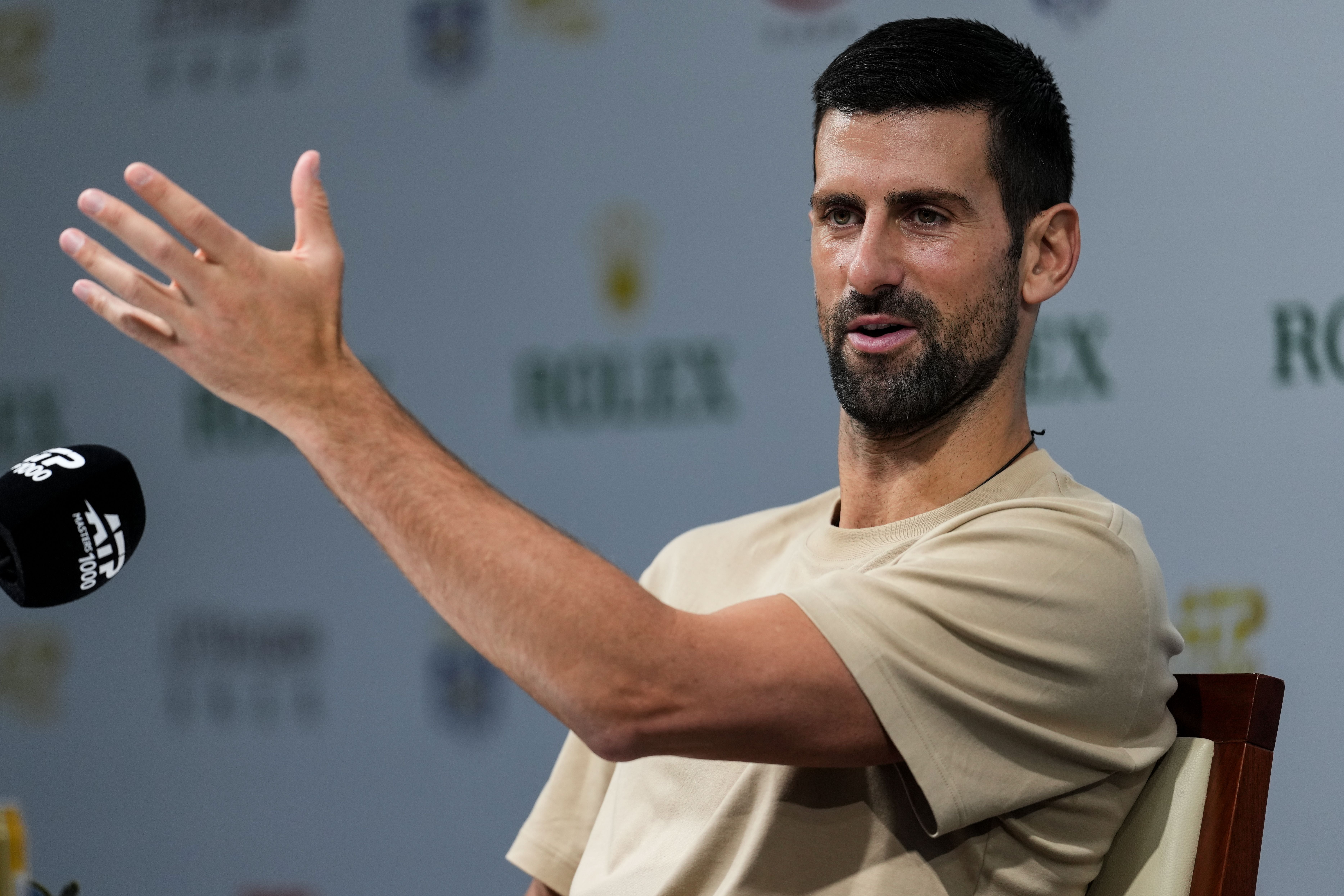 Novak Djokovic schlägt überraschend in Basel statt in Wien auf. Im Kampf um die ATP Finals zählt für den Serben jeder Punkt.