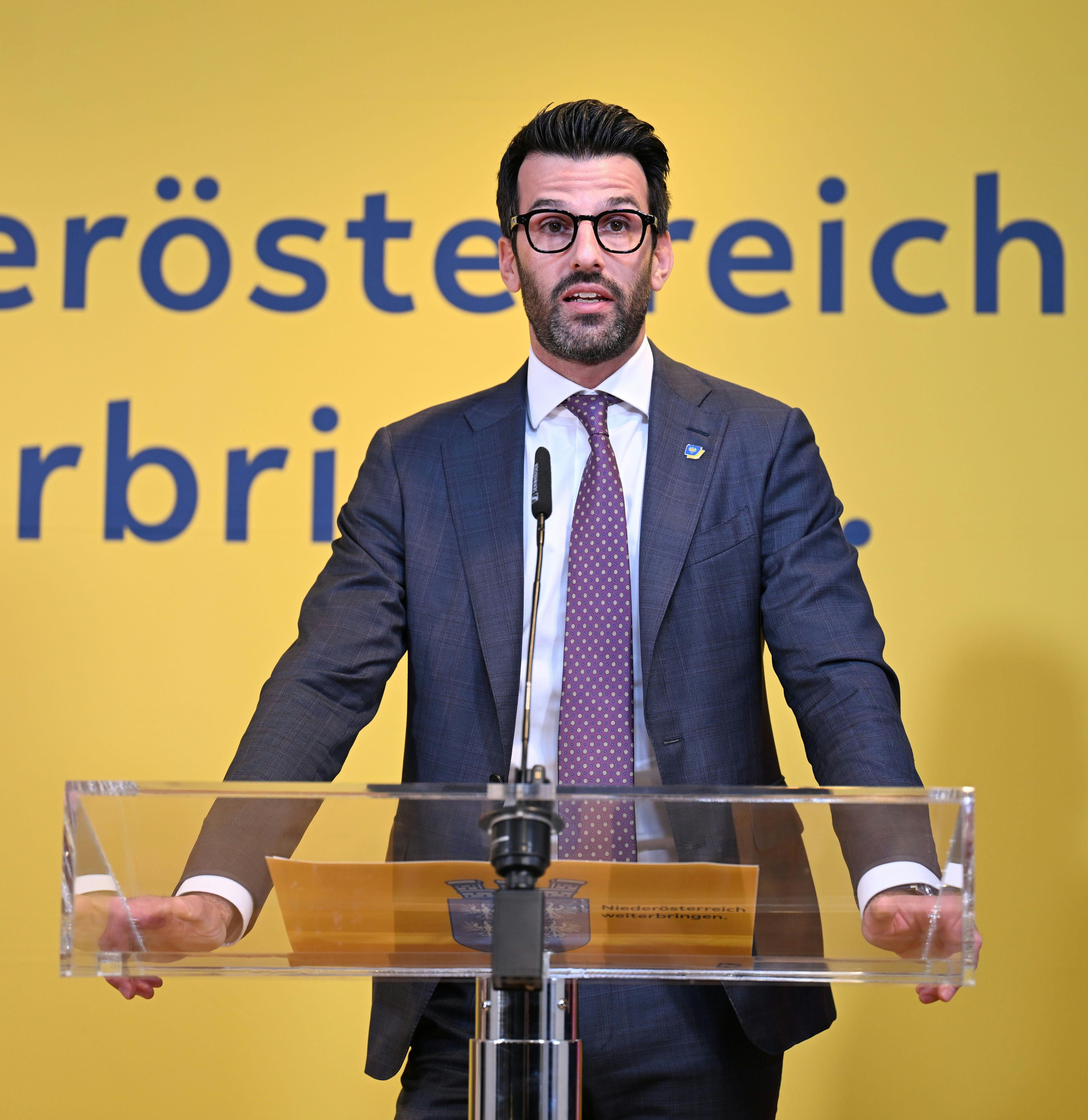 Landbauer will mehr Ordnung bei der ÖBB sehen.