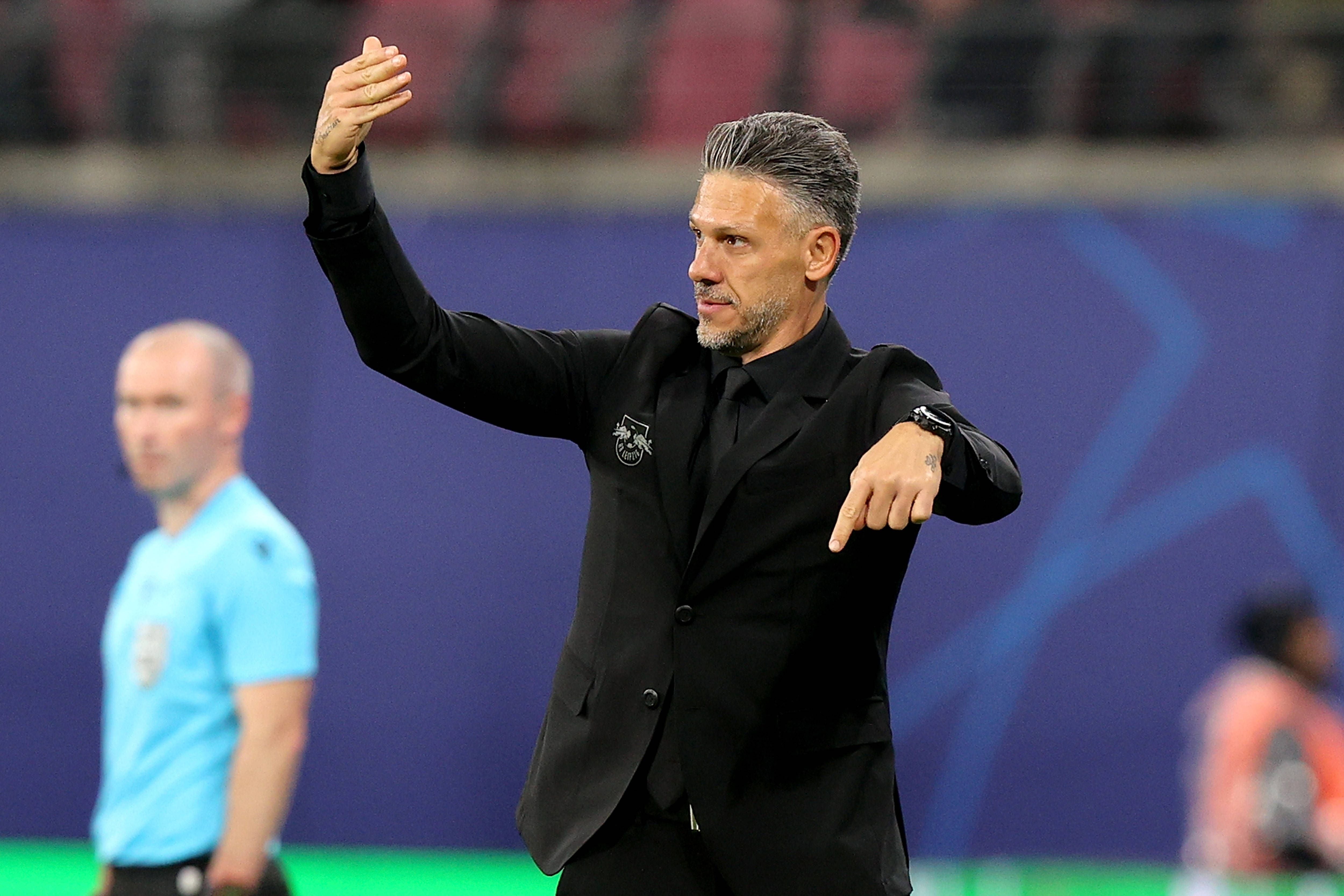 13.10.2026, xtgx, Fussball, UEFA Champions League, RB Leipzig - PSV Eindhoven, v.l. Trainer Coach Martin Demichelis RB Leipzig gibt Anweisungen, gestikuliert, mit den Armen gestikulieren gives instructions, gesticulate DFL/DFB REGULATIONS PROHIBIT ANY USE OF PHOTOGRAPHS as IMAGE SEQUENCES and/or QUASI-VIDEO Leipzig *** October 13, 2026, xtgx, Soccer, UEFA Champions League, RB Leipzig vs. PSV Eindhoven, from left: Head Coach Martin Demichelis of RB Leipzig gives instructions, gesticulates with his arms. DFL and DFB regulations prohibit any use of photographs as image sequences and/or quasi-video. Leipzig