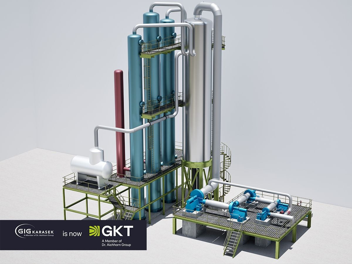 Industrielle VarioVap-Anlage von GKT Solutions mit mehreren hohen Tanks und Rohrsystemen.